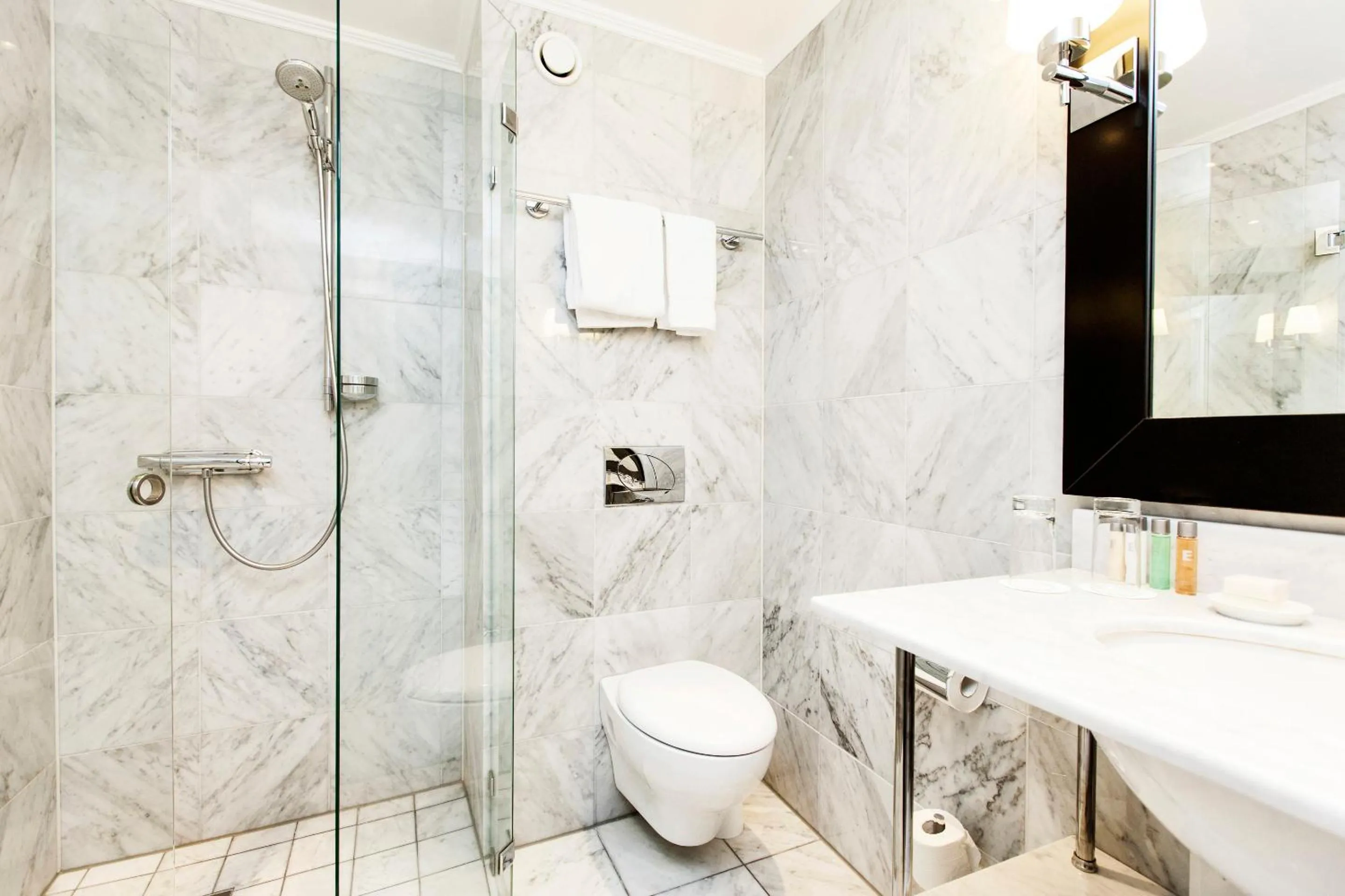 Bathroom in Elite Hotel Savoy