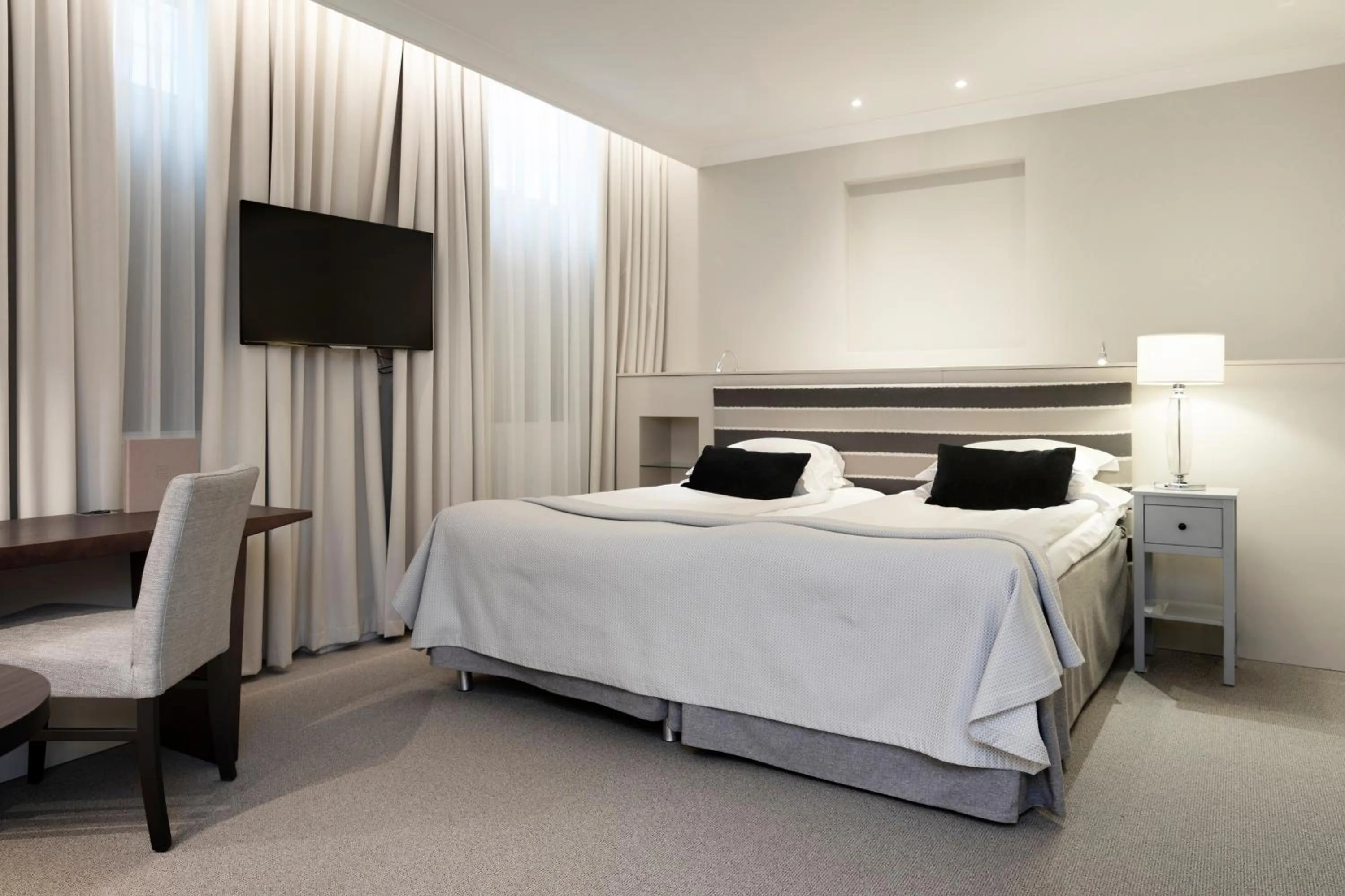 Photo of the whole room, Bed in Elite Hotel Savoy