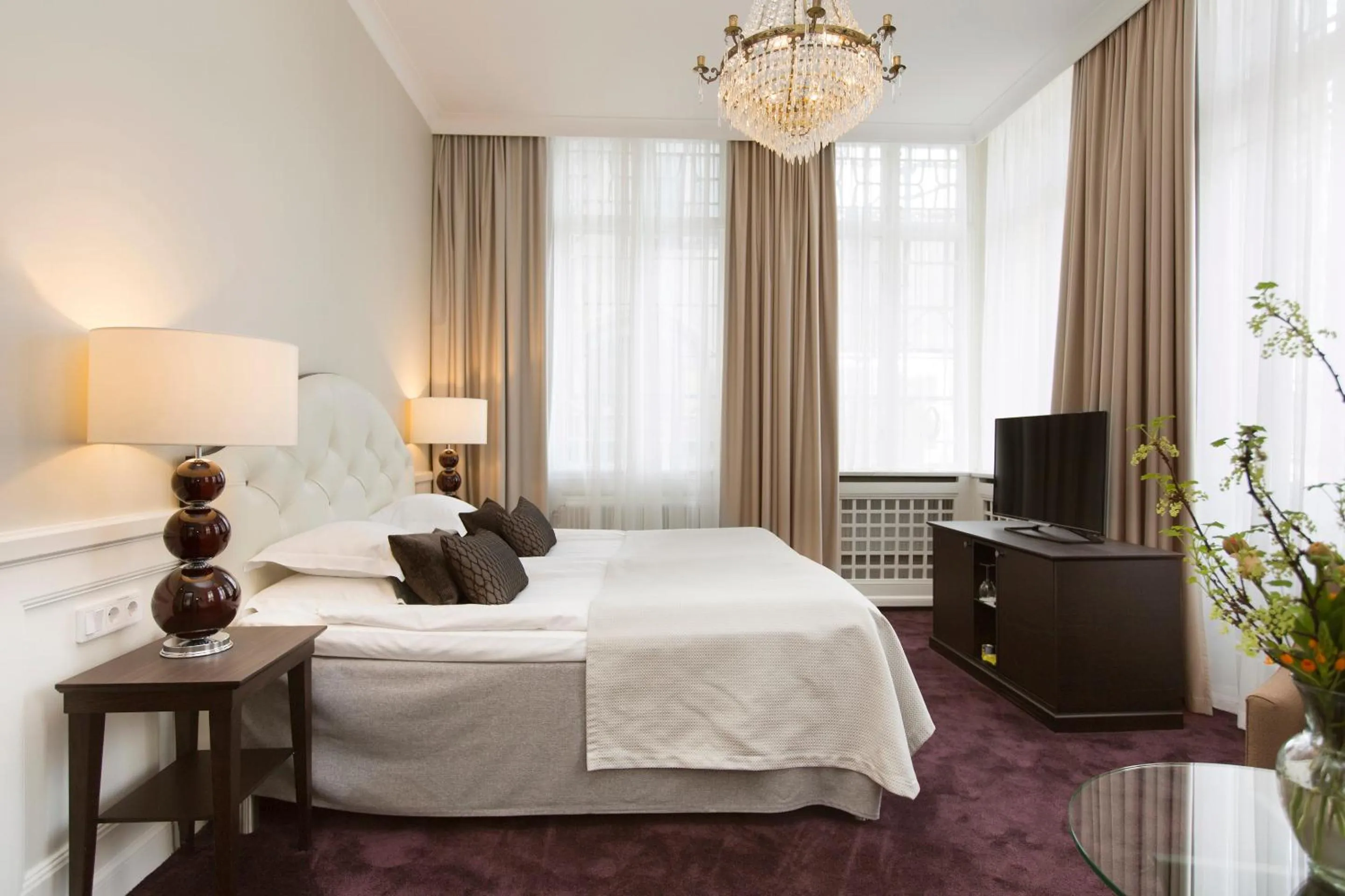 Photo of the whole room, Bed in Elite Hotel Savoy