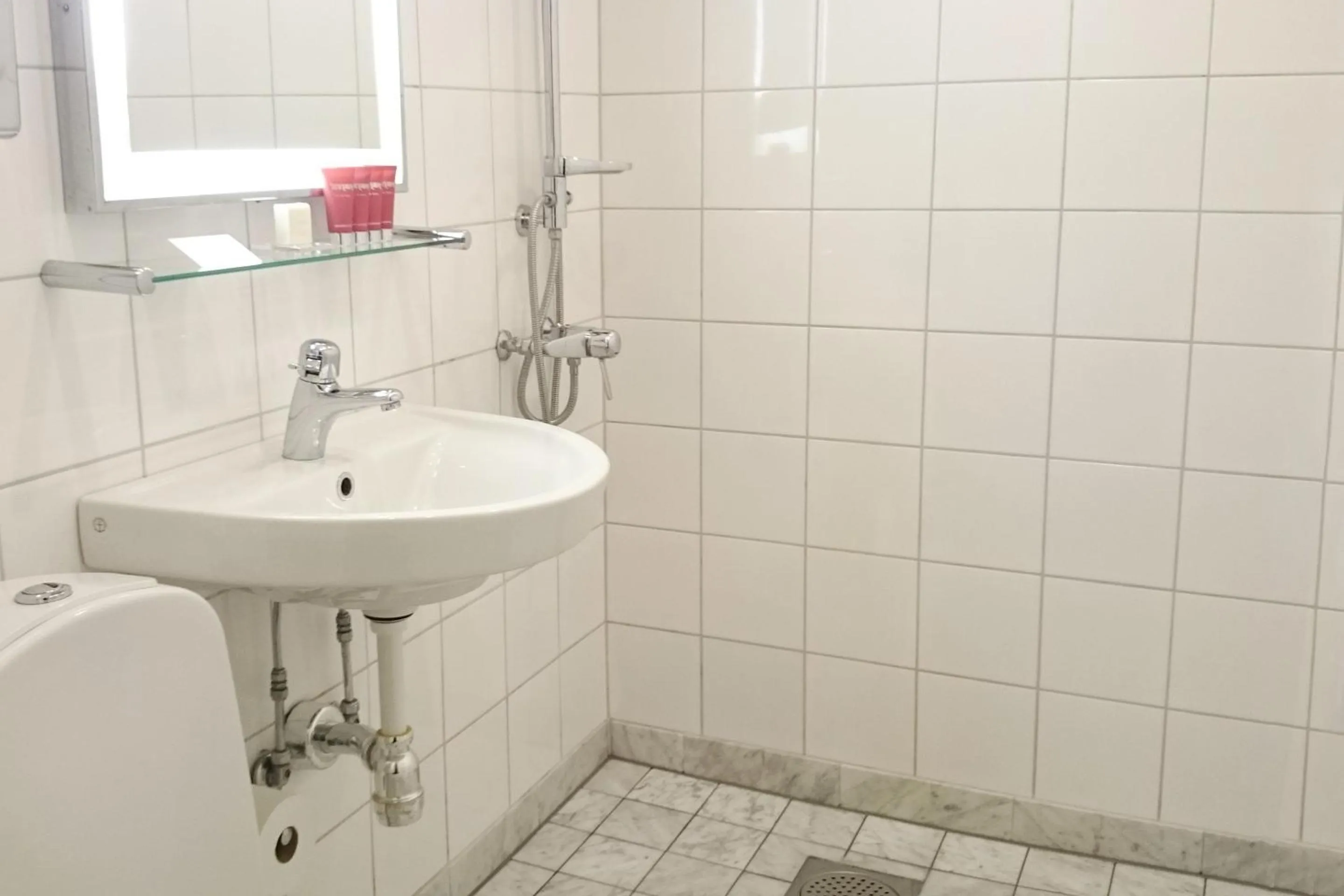 Photo of the whole room in Elite Hotel Savoy