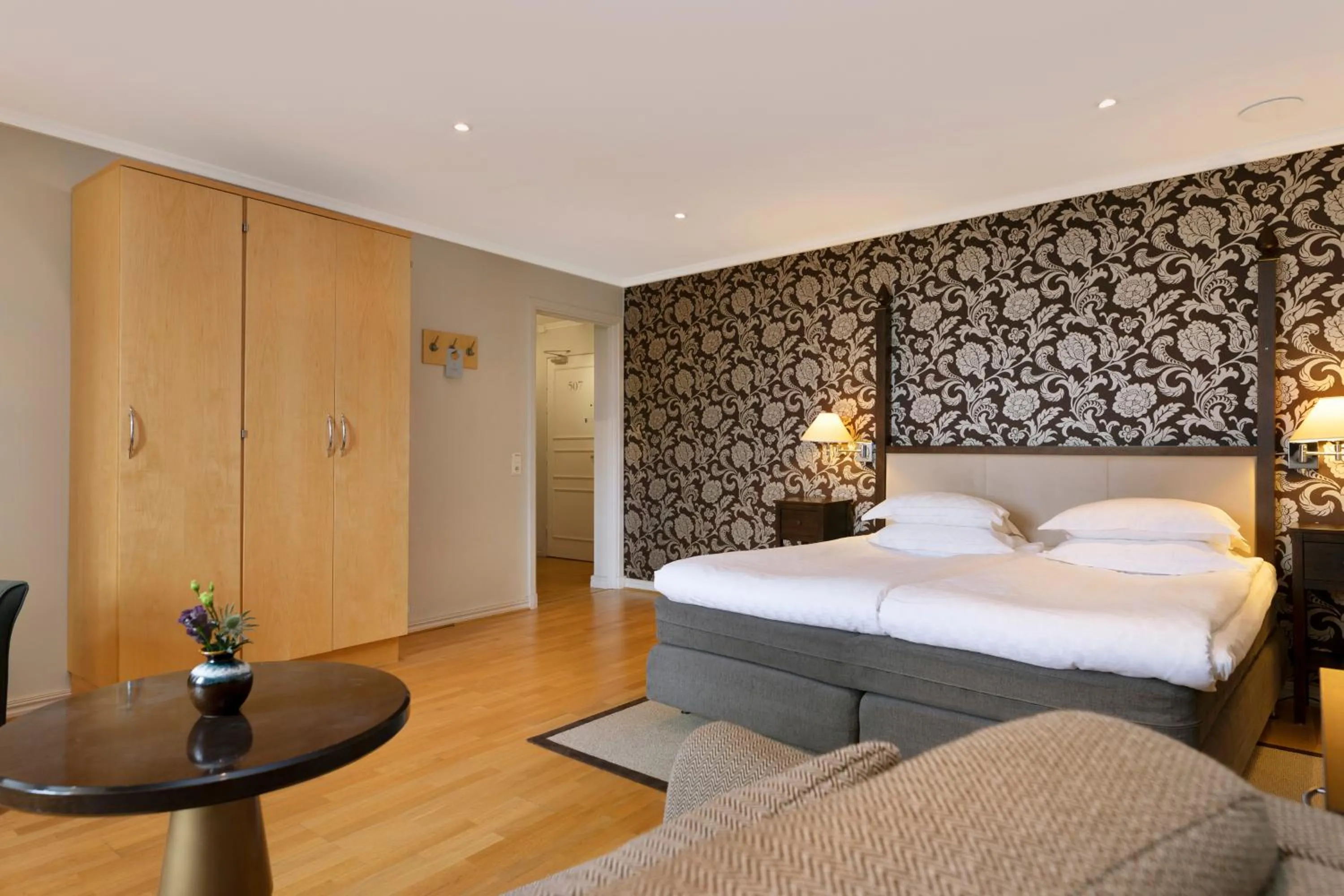 Photo of the whole room, Bed in Elite Hotel Savoy