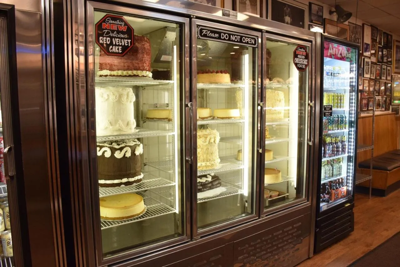 Restaurant/places to eat in E Hotel Banquet & Conference Center