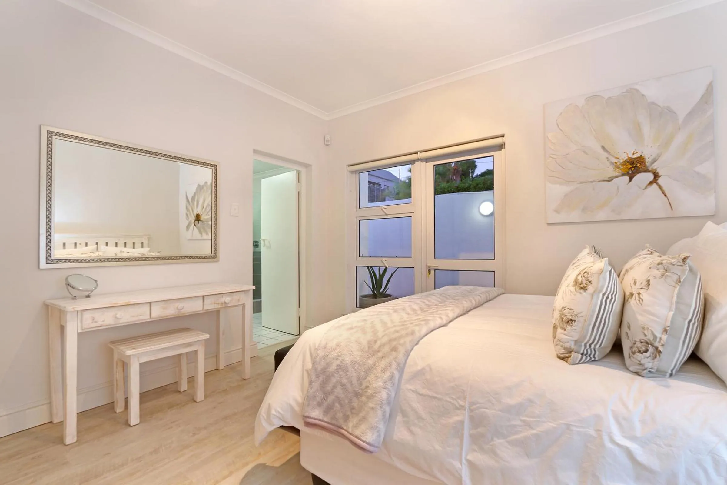 Bedroom, Bed in Camps Bay Beach Apartment