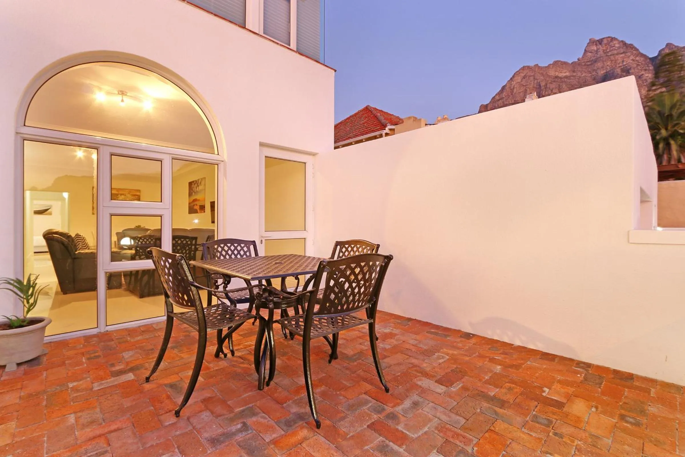 Patio in Camps Bay Beach Apartment