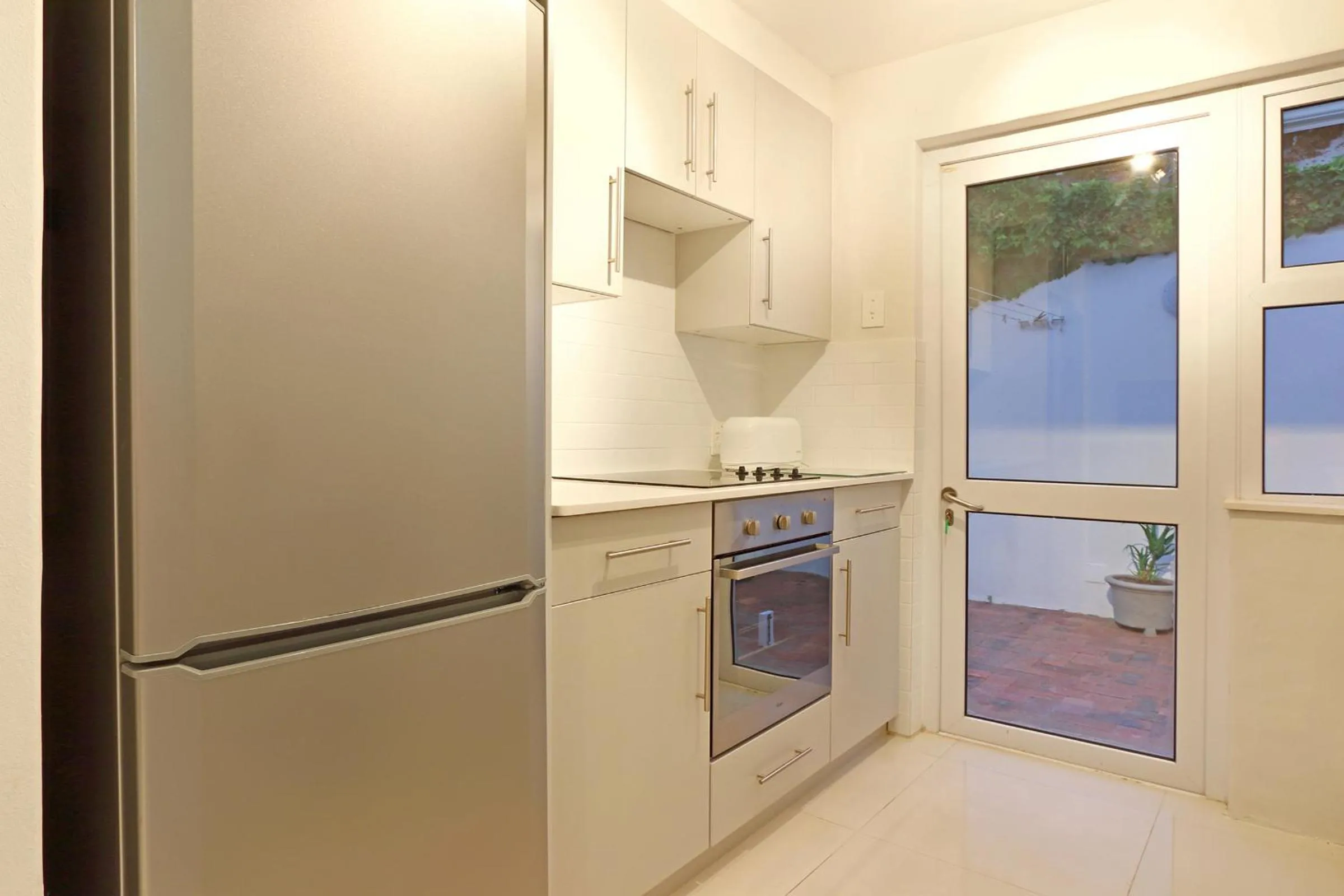 Kitchen or kitchenette in Camps Bay Beach Apartment