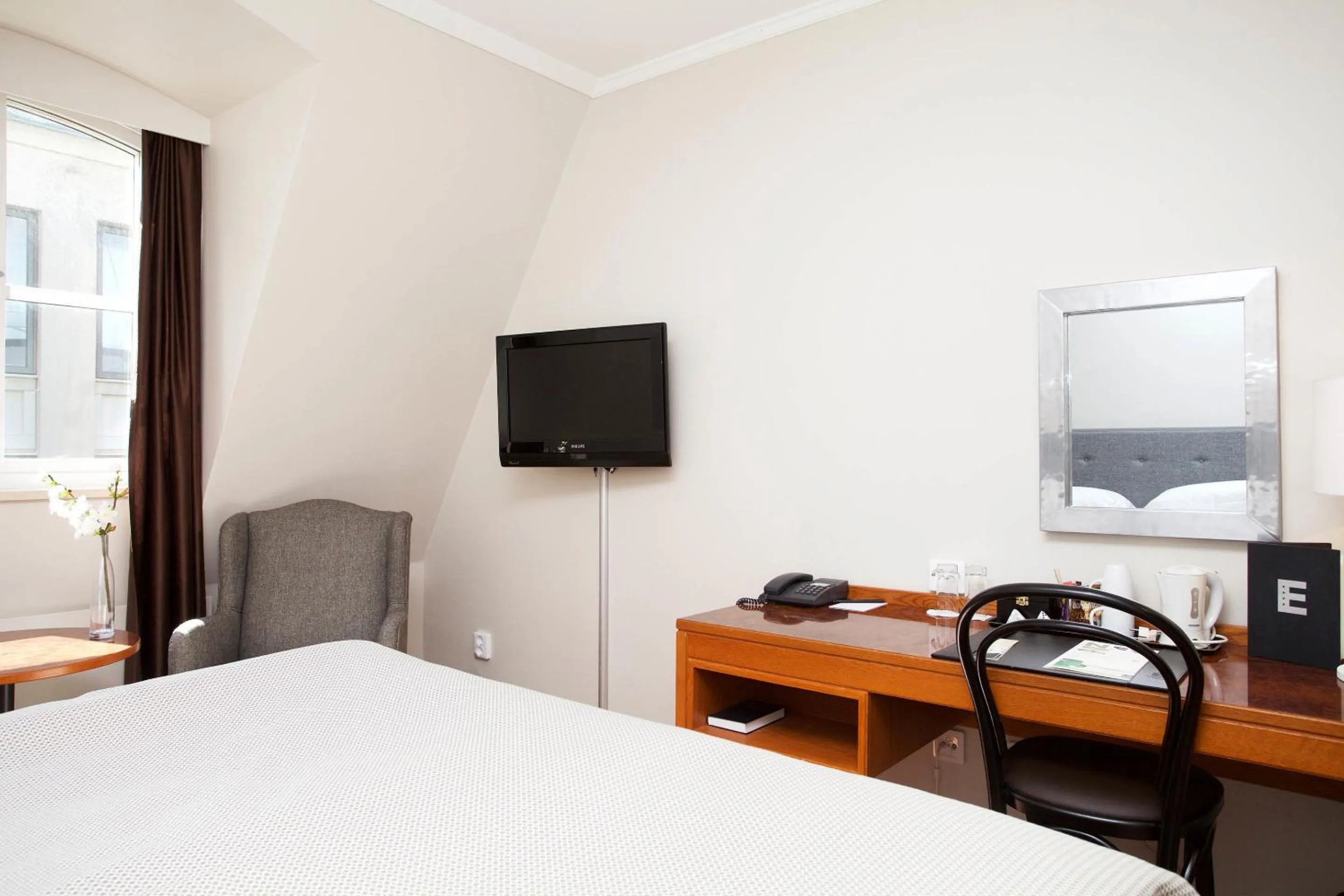 TV and multimedia, Bed in Hotel Bishops Arms Malmö