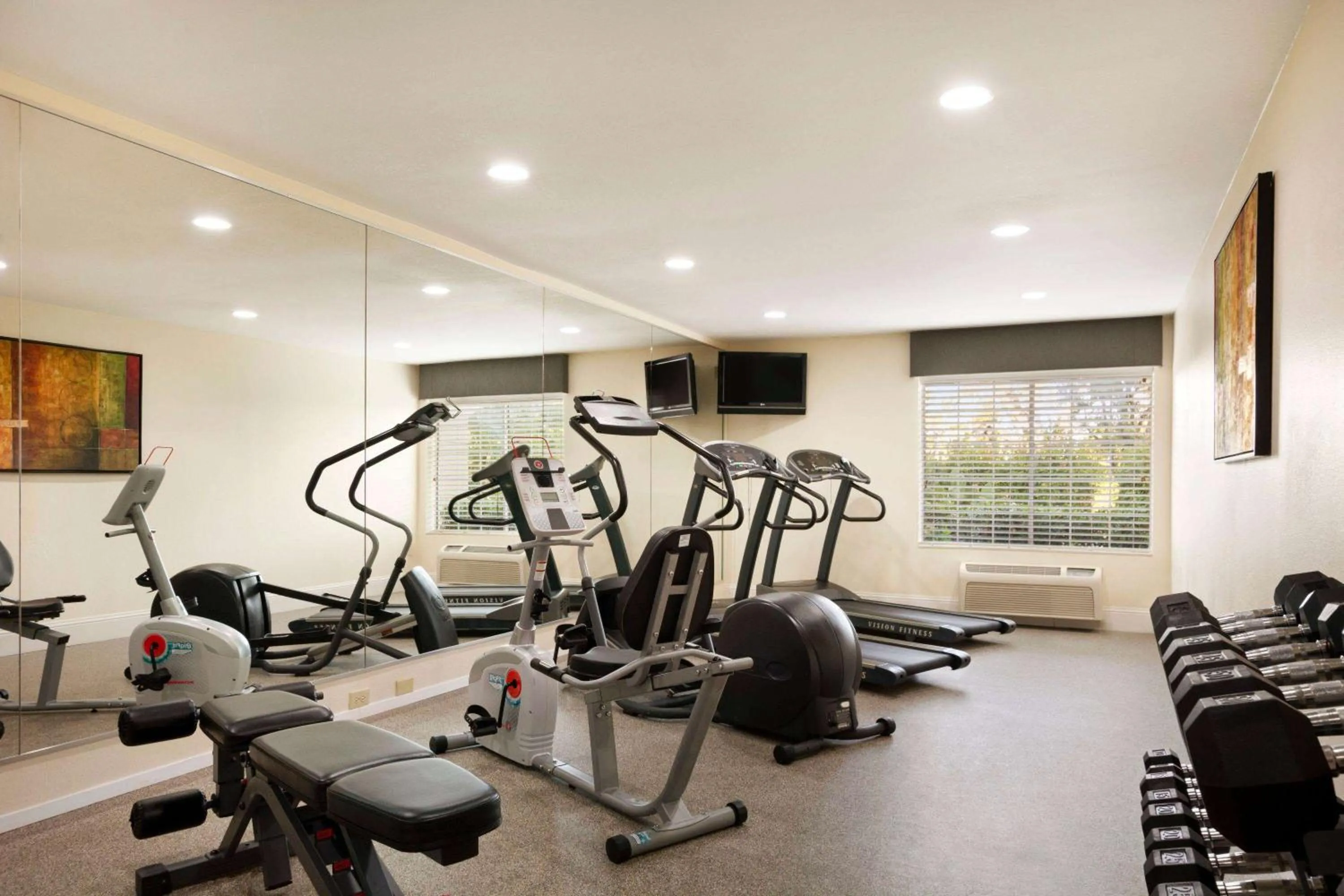 Fitness centre/facilities in Wingate by Wyndham San Marcos
