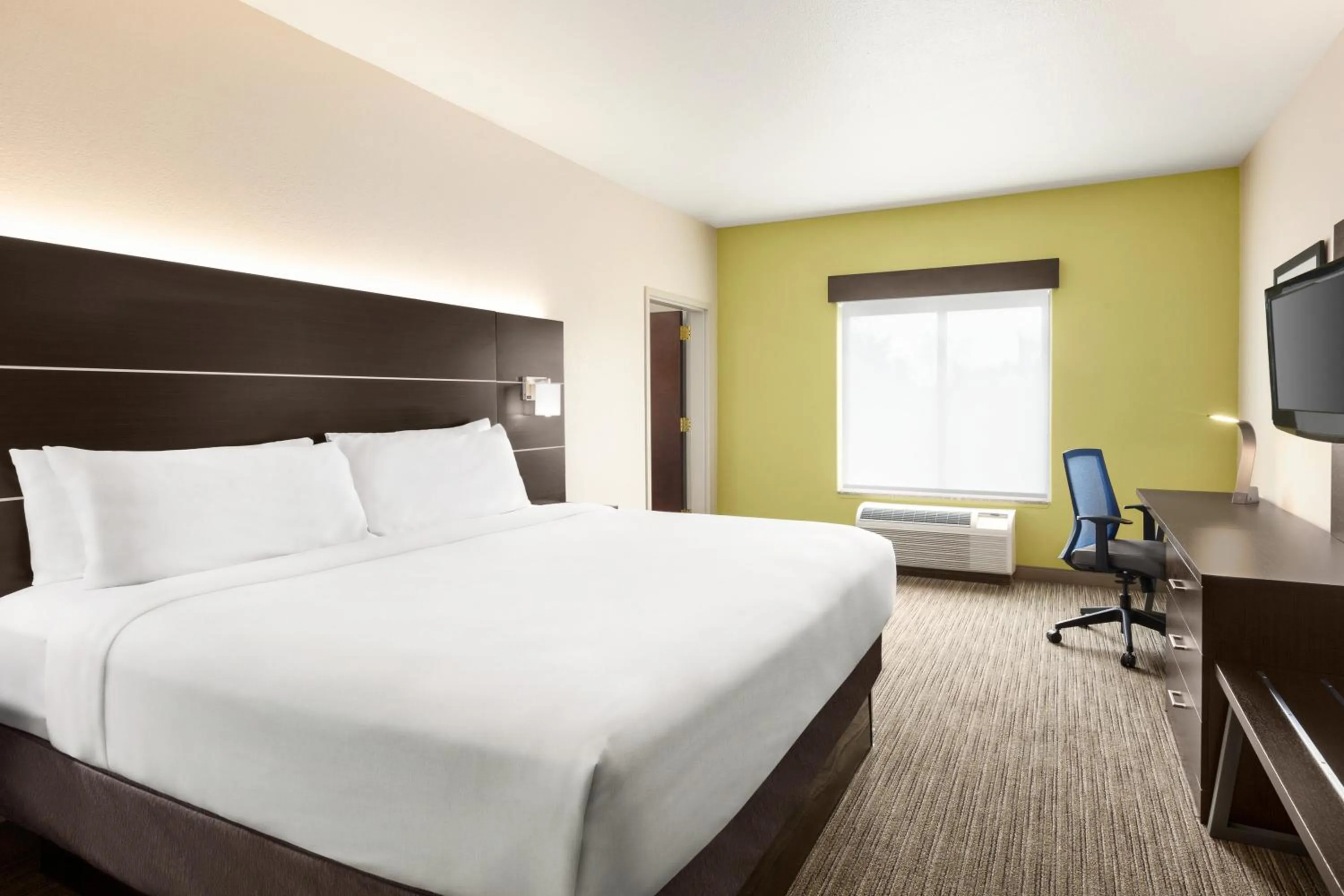 Bed in Holiday Inn Express Hotel & Suites San Antonio NW-Medical Area by IHG