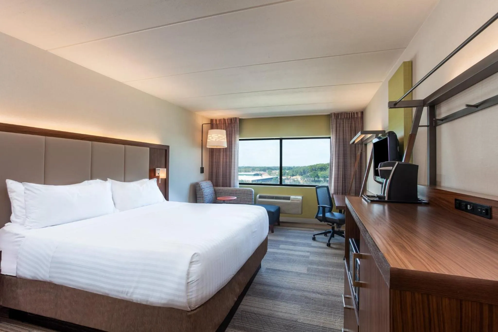 Photo of the whole room, Bed in Holiday Inn Express Hauppauge-Long Island by IHG