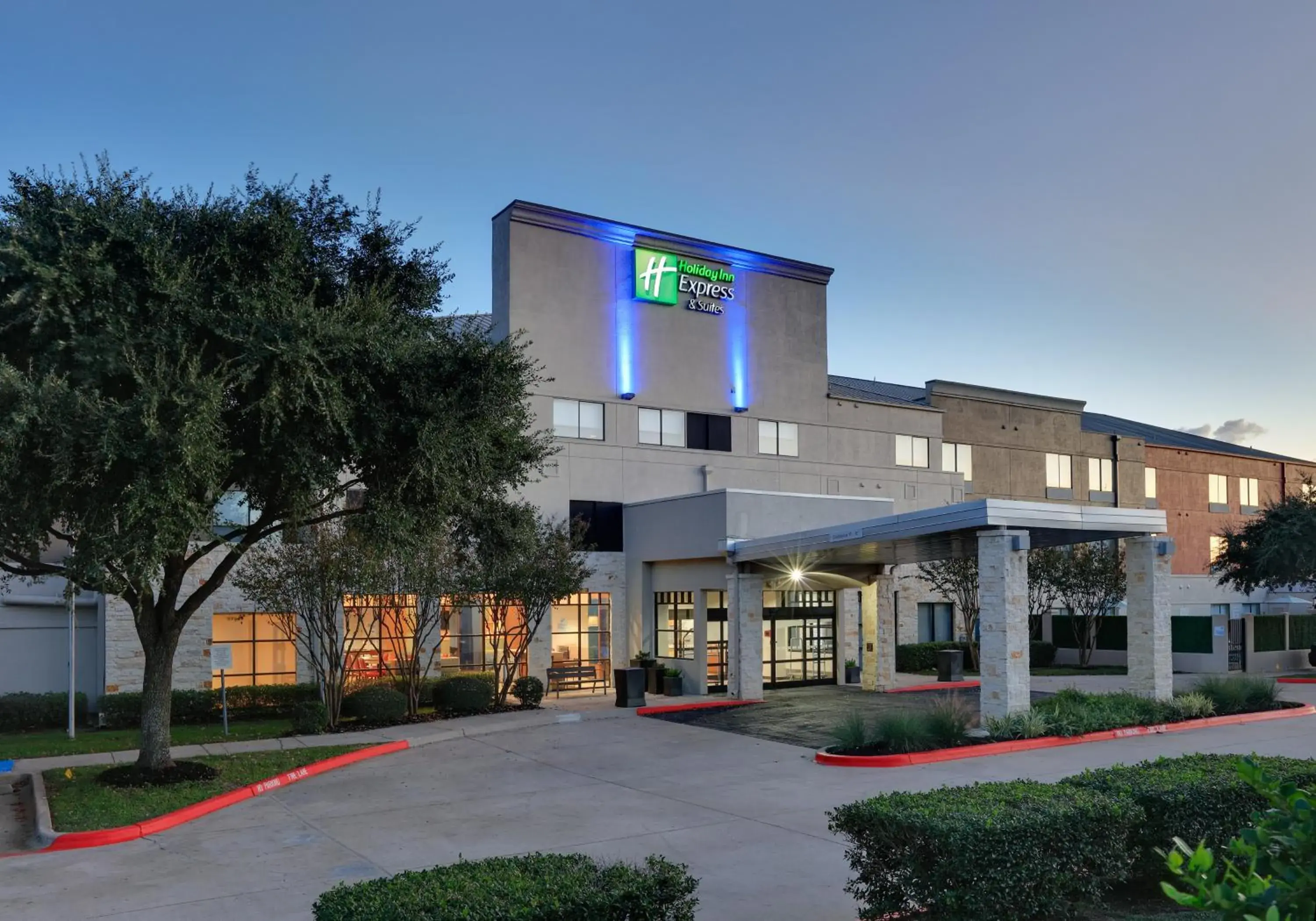 Property building in Holiday Inn Express & Suites - Austin - Round Rock by IHG Property building in Holiday Inn Express & Suites - Austin - Round Rock by IHG