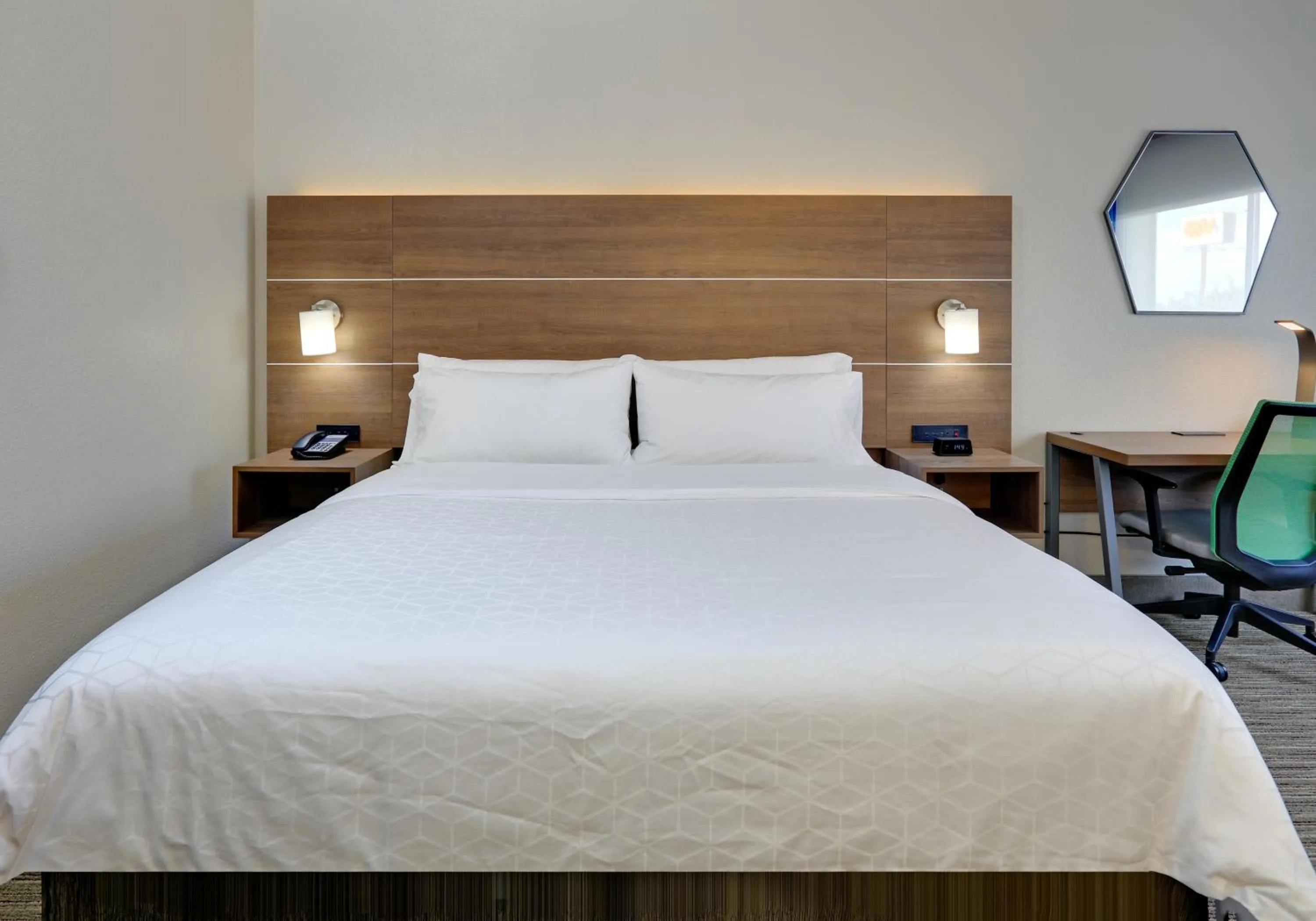 Bed in Holiday Inn Express & Suites - Austin - Round Rock by IHG
