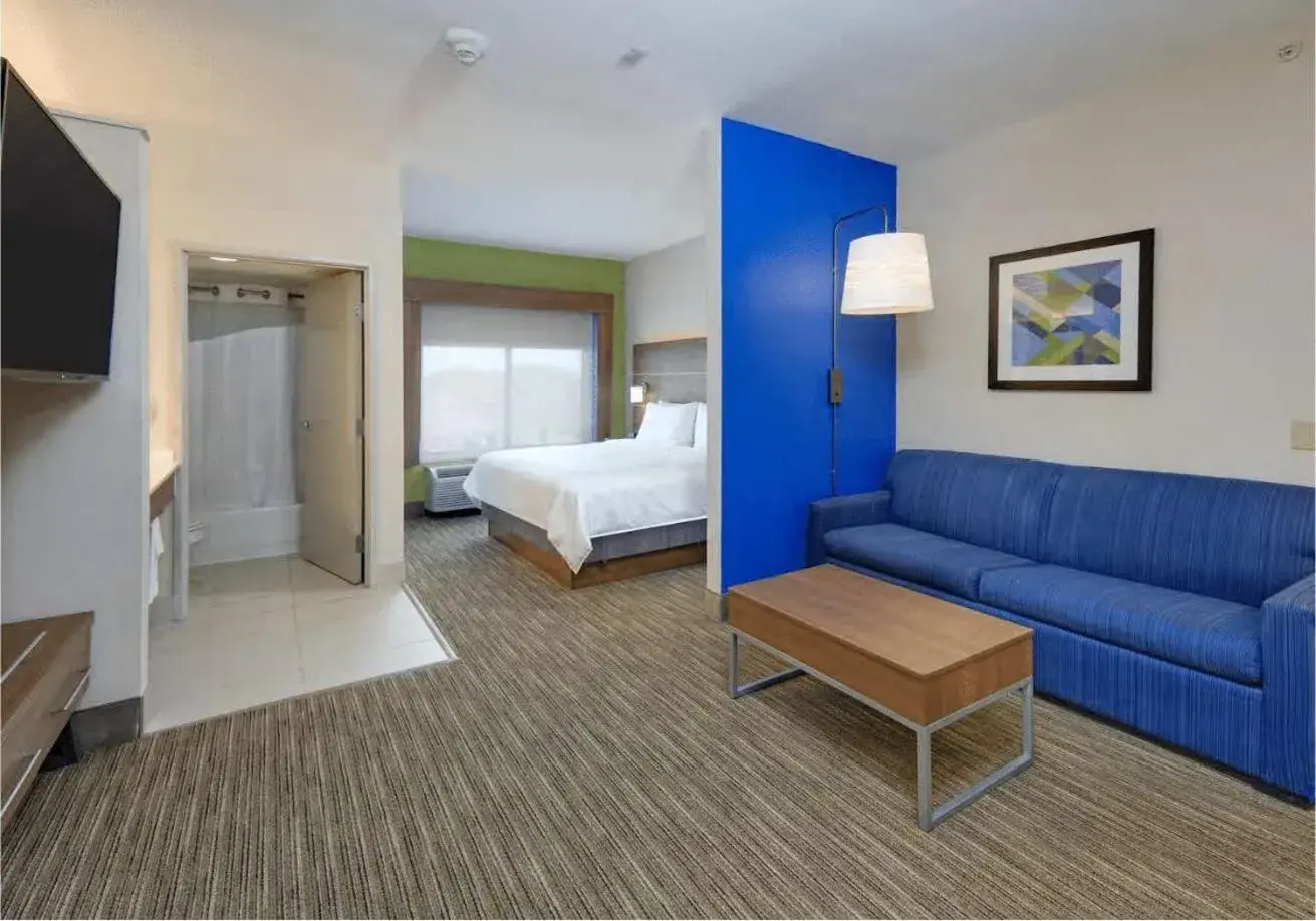 Bedroom, Bed in Holiday Inn Express & Suites - Austin - Round Rock by IHG Bedroom, Bed in Holiday Inn Express & Suites - Austin - Round Rock by IHG