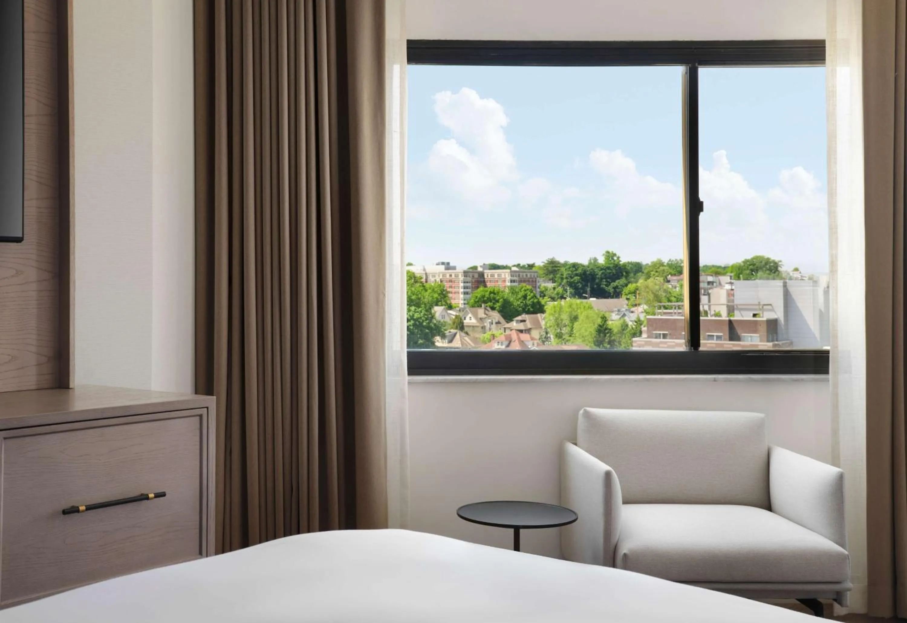 Bedroom, Bed in Sonesta White Plains Downtown