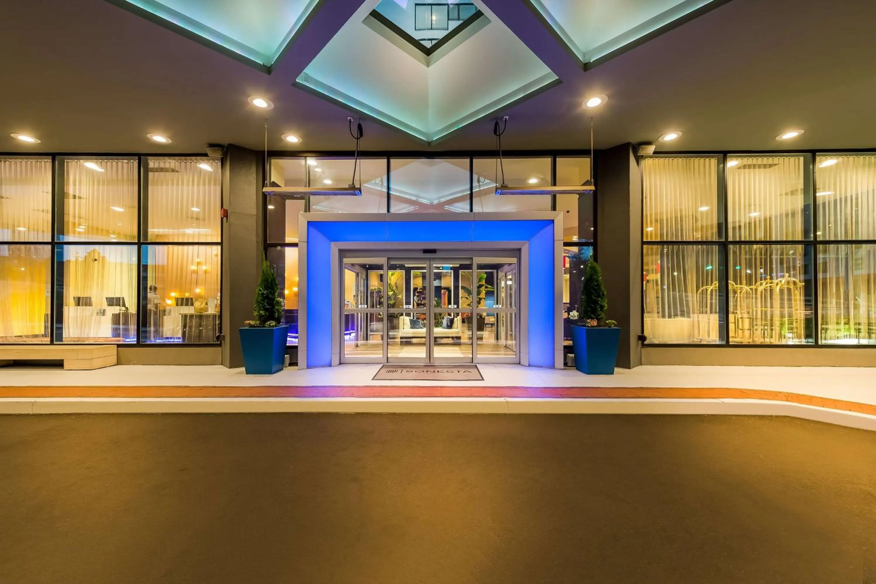 Property building in Sonesta White Plains Downtown