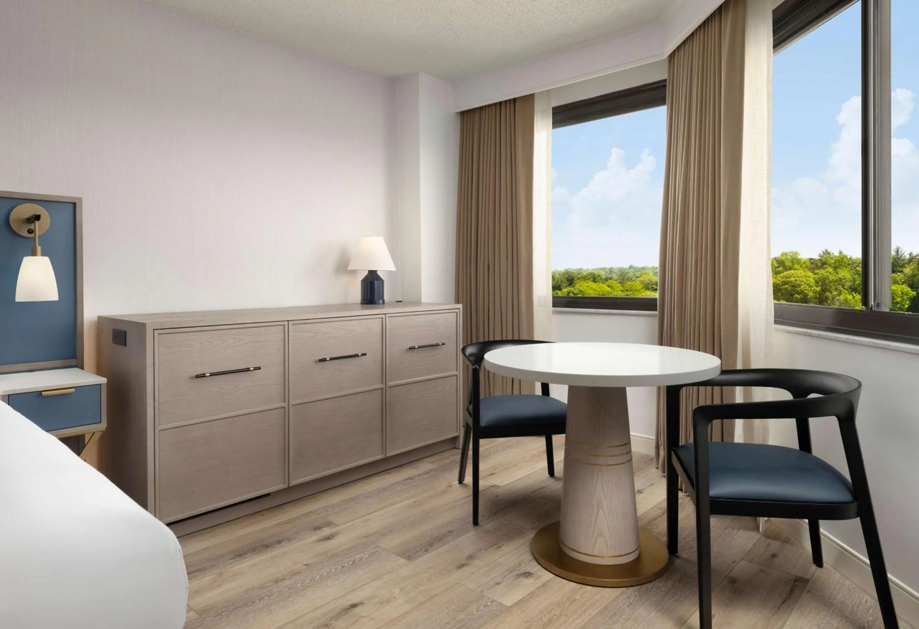 Bedroom, Bed in Sonesta White Plains Downtown