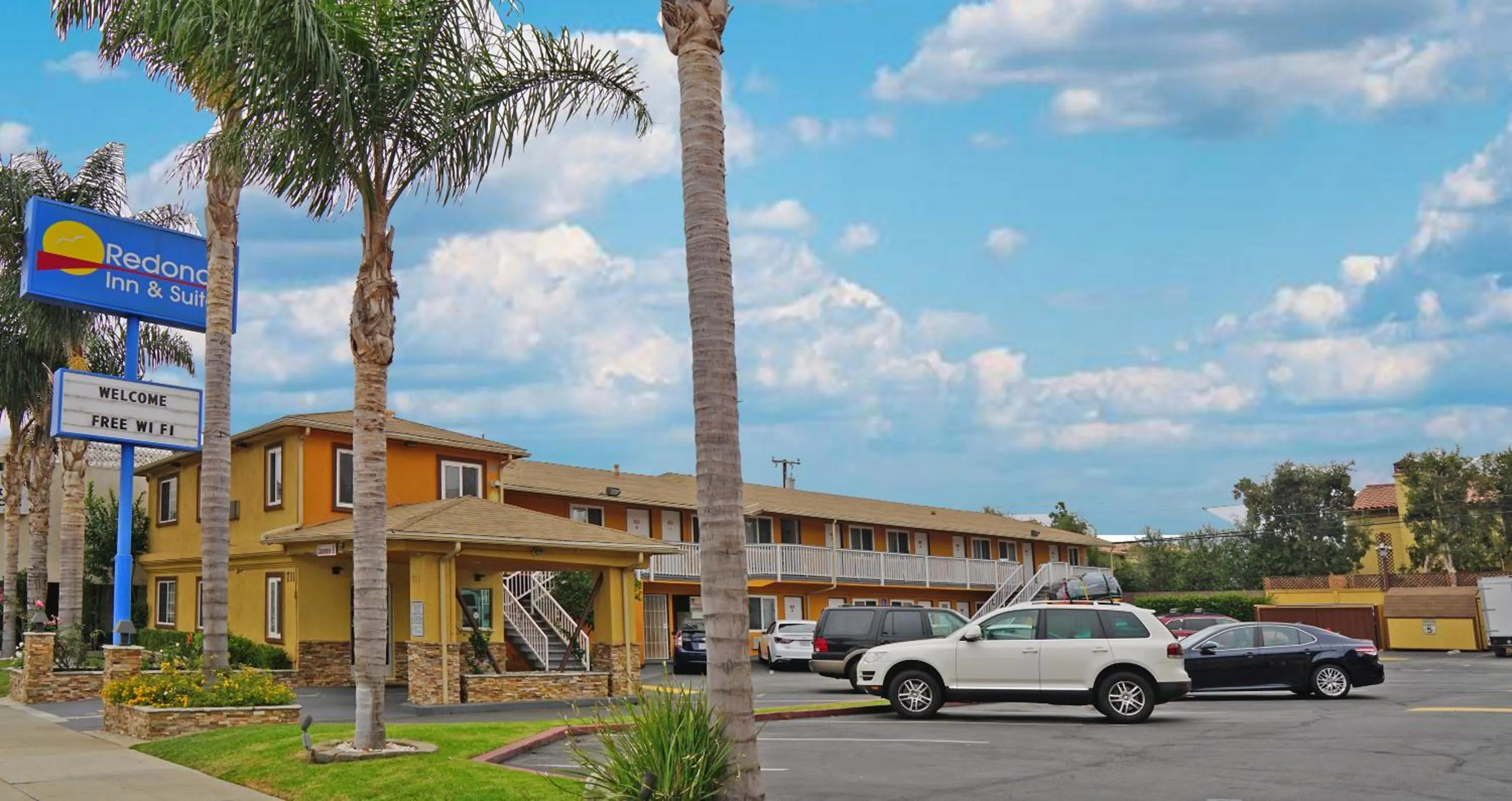 Property building in Redondo Inn and Suites