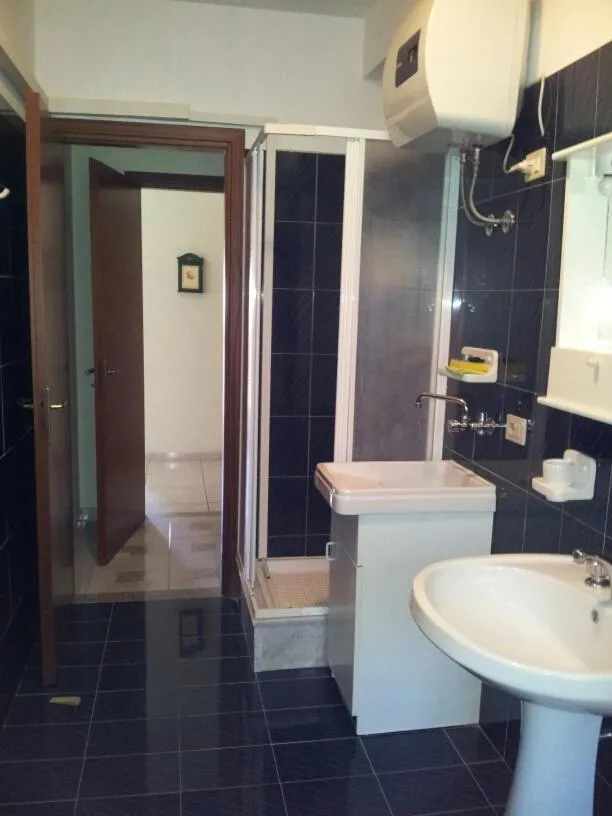 Shower in Casa Viale Lido
