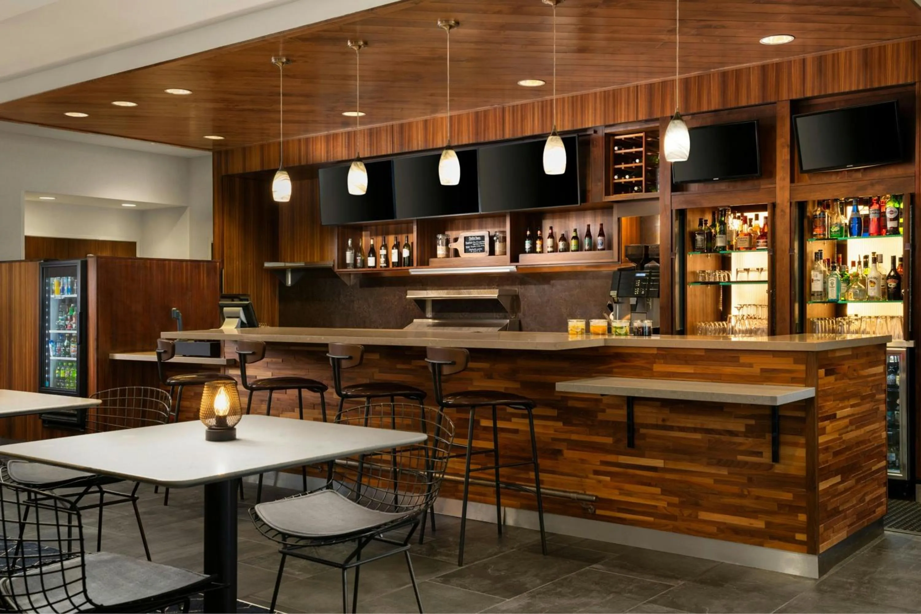 Restaurant/places to eat in Courtyard by Marriott Denver North/Westminster