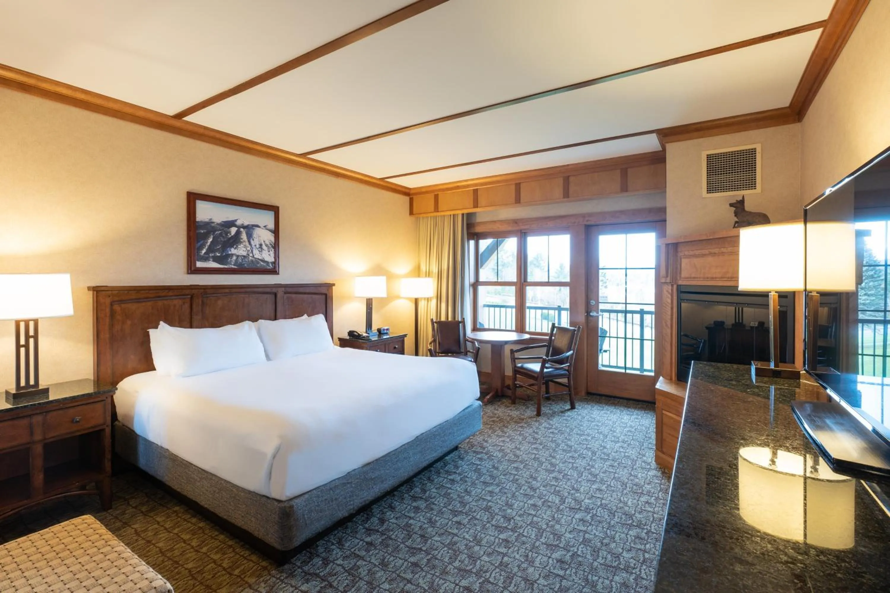 Photo of the whole room, Bed in Crowne Plaza Lake Placid by IHG