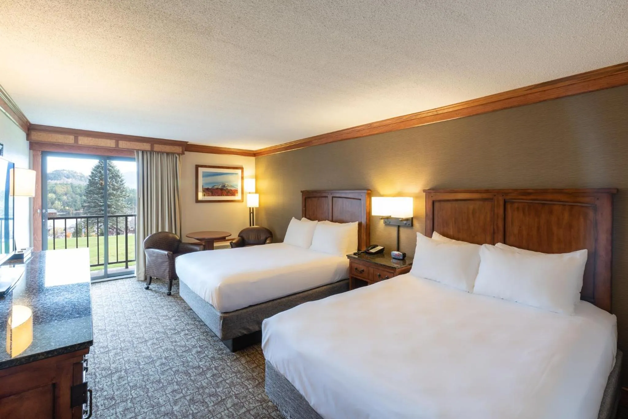 Photo of the whole room, Bed in Crowne Plaza Lake Placid by IHG