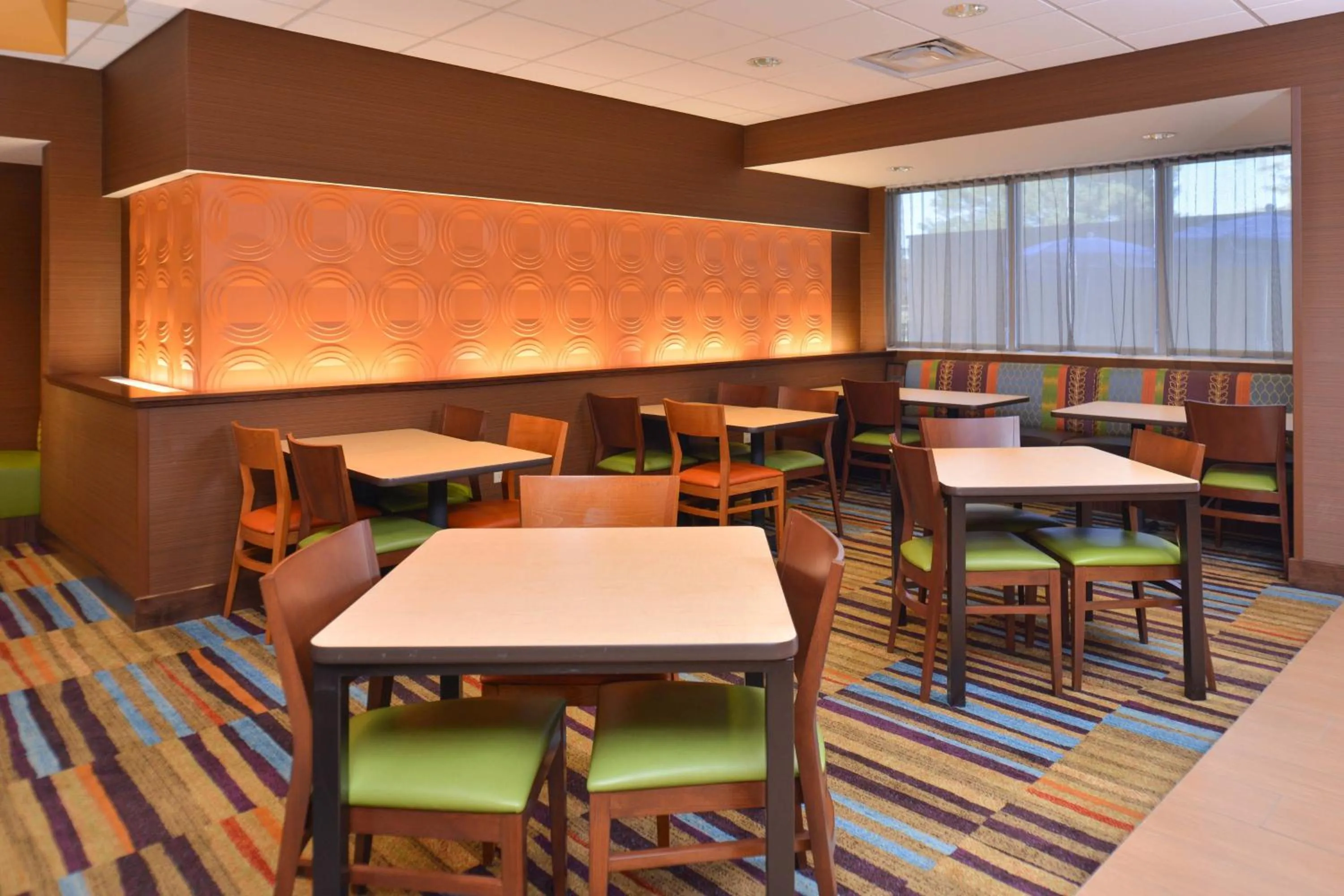 Restaurant/places to eat in Fairfield Inn & Suites Farmington