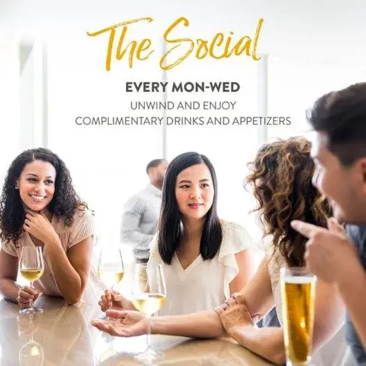 Food and drinks in Staybridge Suites Glenview by IHG Food and drinks in Staybridge Suites Glenview by IHG