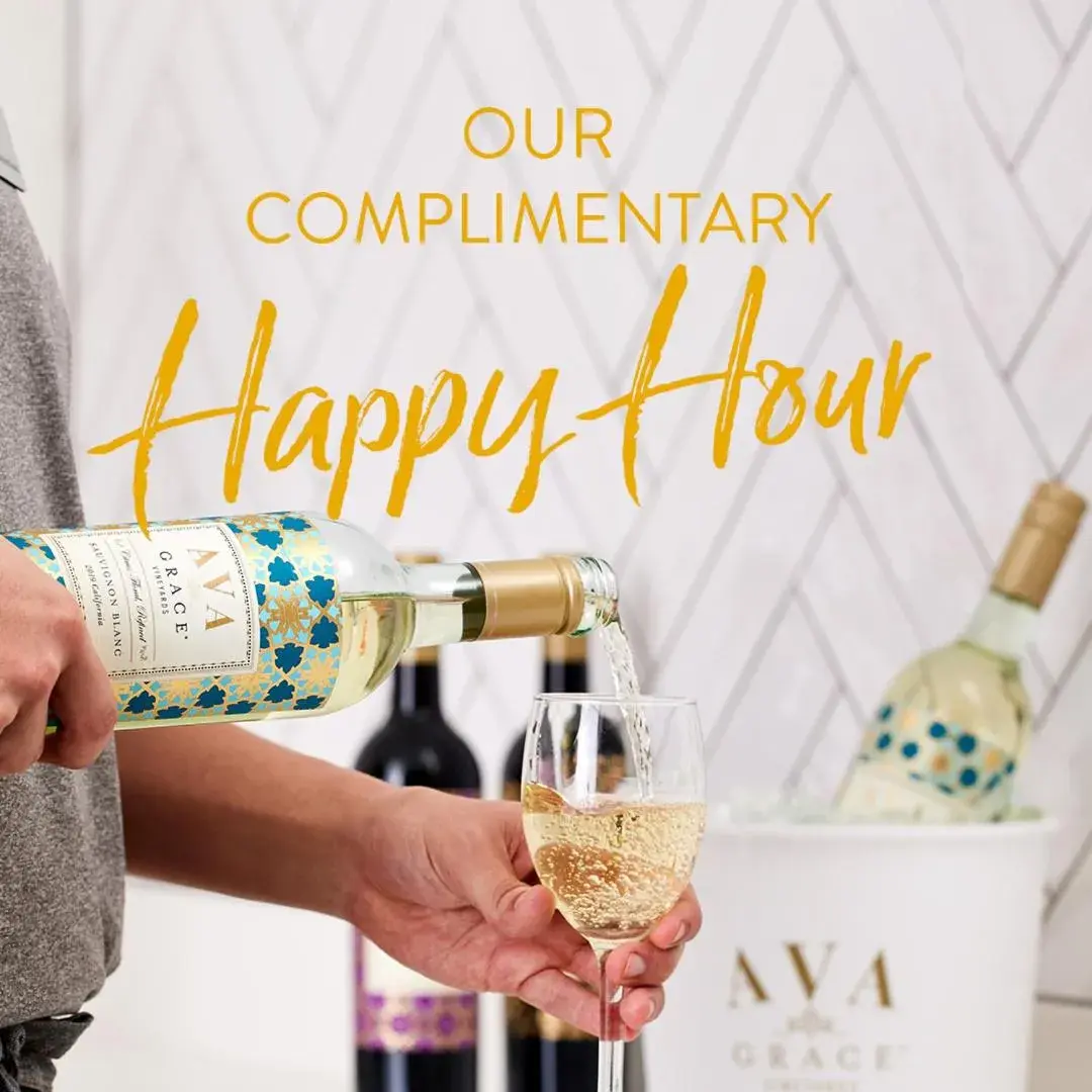 Drinks in Staybridge Suites Glenview by IHG Drinks in Staybridge Suites Glenview by IHG