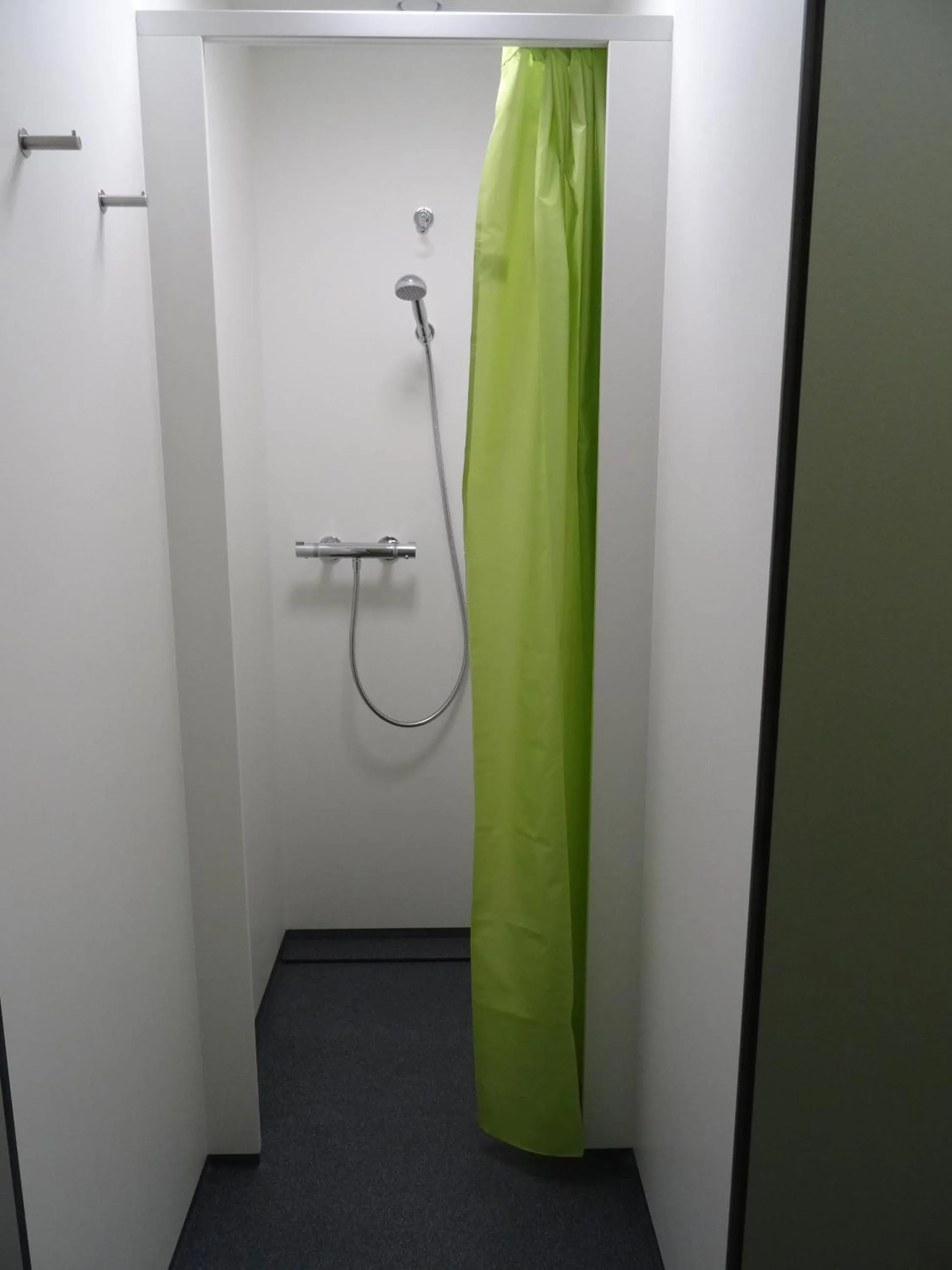Shower in Backpackers Villa Sonnenhof - Hostel Interlaken