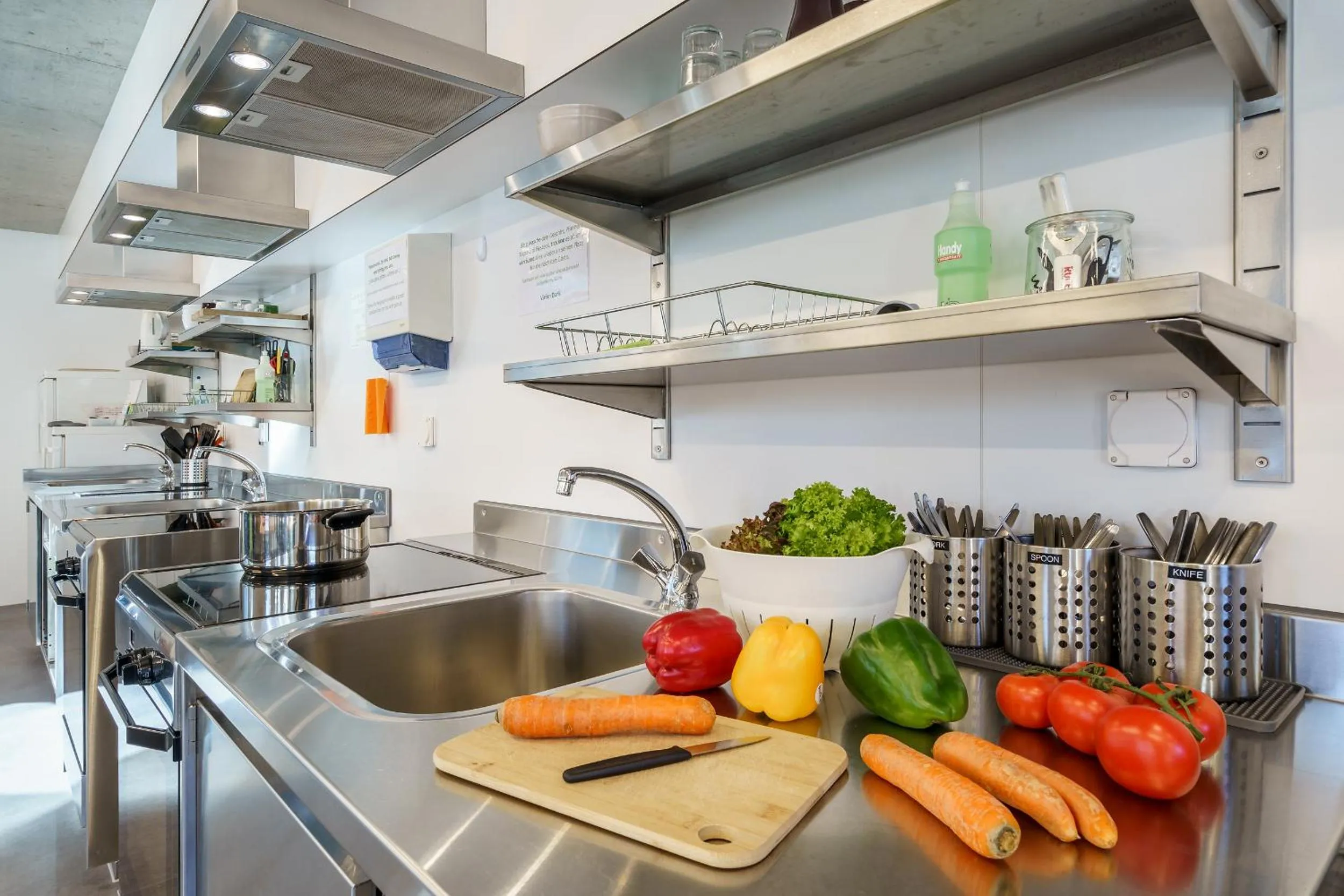 Kitchen or kitchenette in Backpackers Villa Sonnenhof - Hostel Interlaken