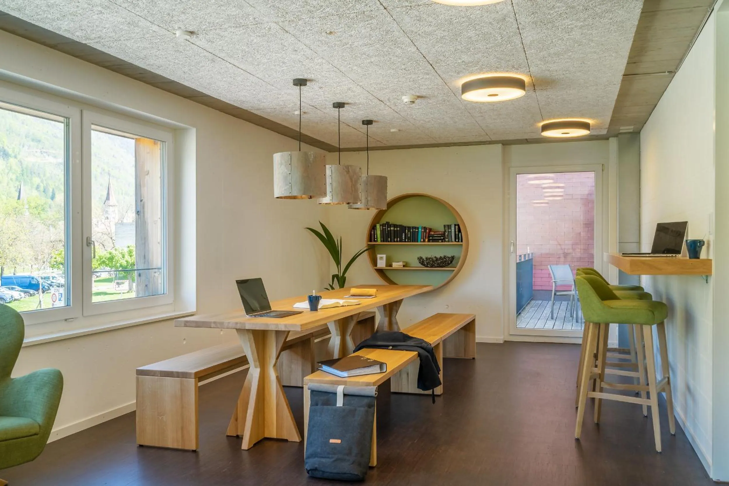 Communal lounge/ TV room in Backpackers Villa Sonnenhof - Hostel Interlaken