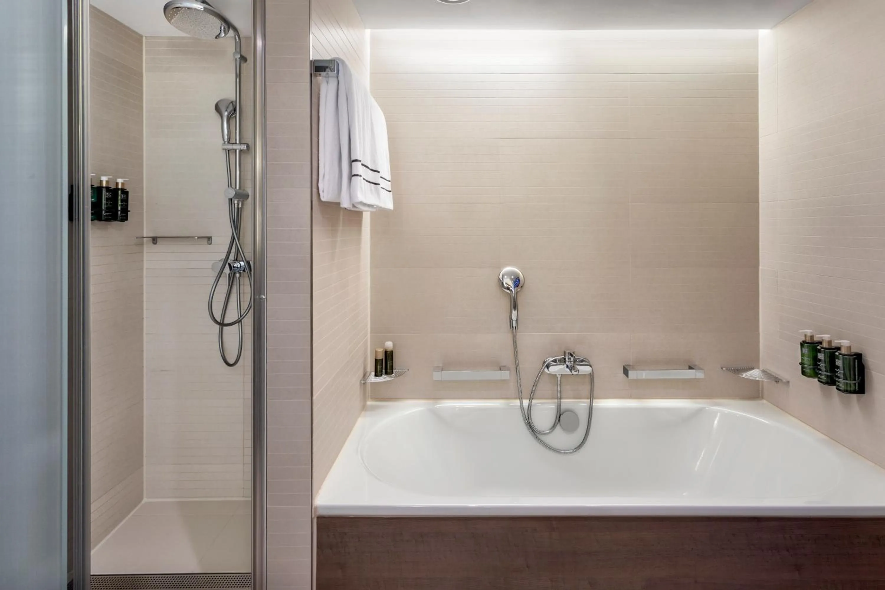 Shower in Meliá Düsseldorf