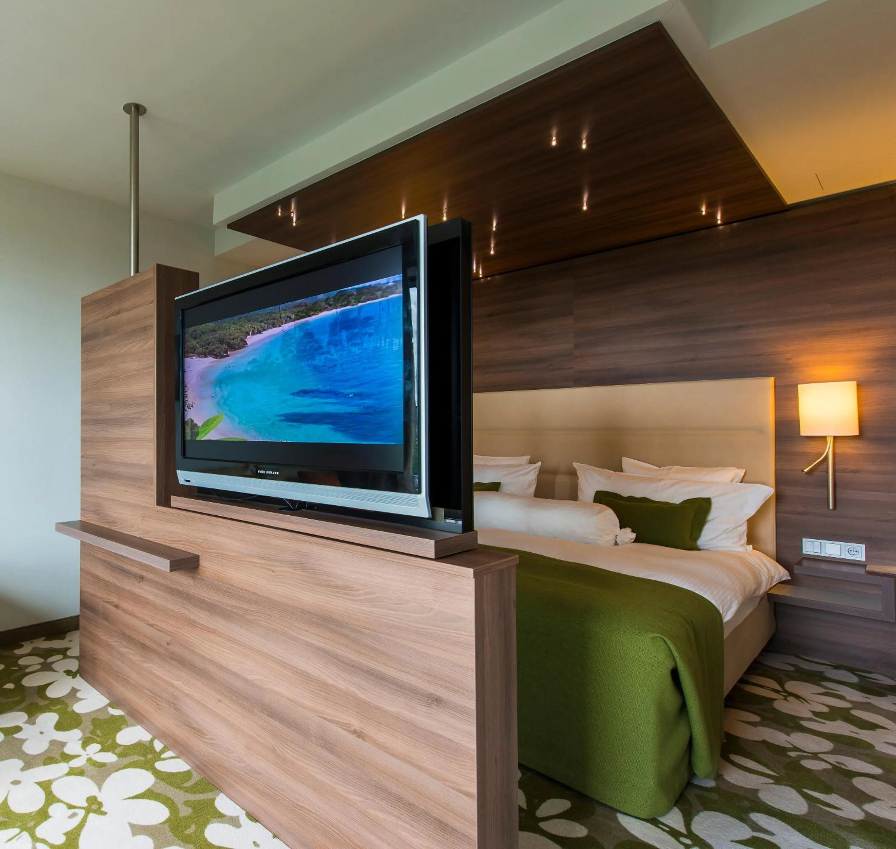 Photo of the whole room, Bed in Meliá Düsseldorf