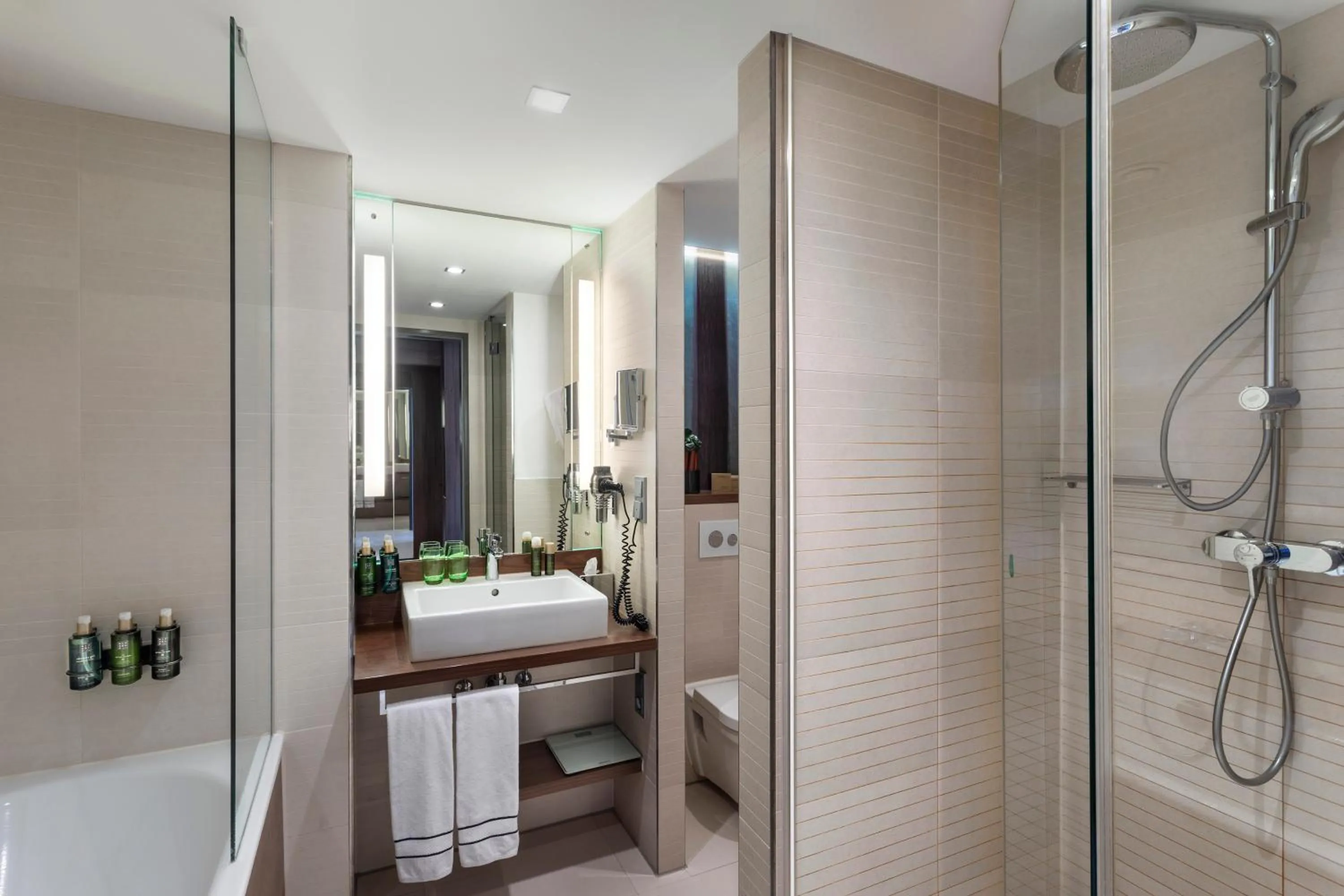 Shower in Meliá Düsseldorf