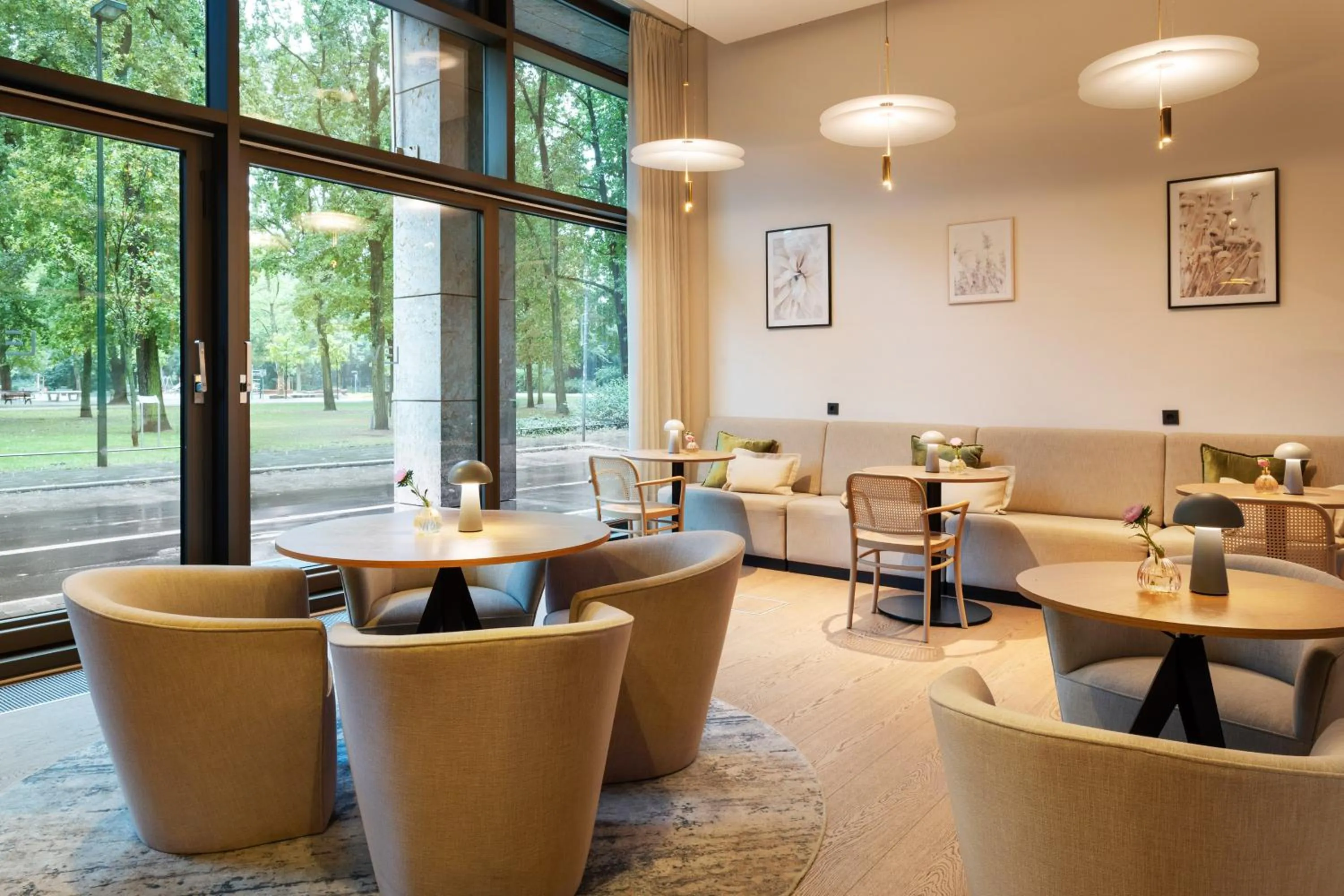 Restaurant/places to eat in Meliá Düsseldorf