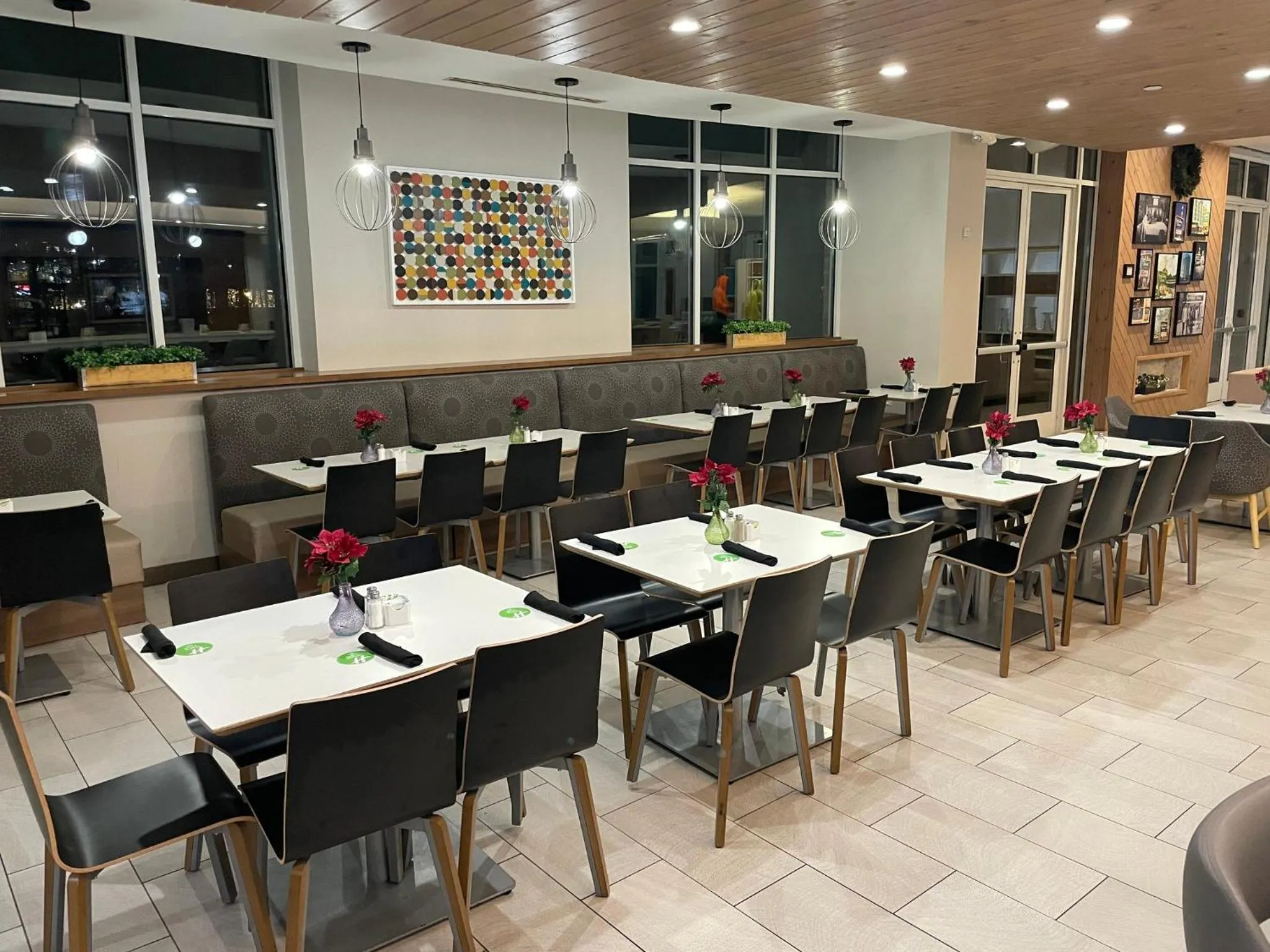 Restaurant/places to eat in Holiday Inn Atlanta-Gas South Arena Area by IHG