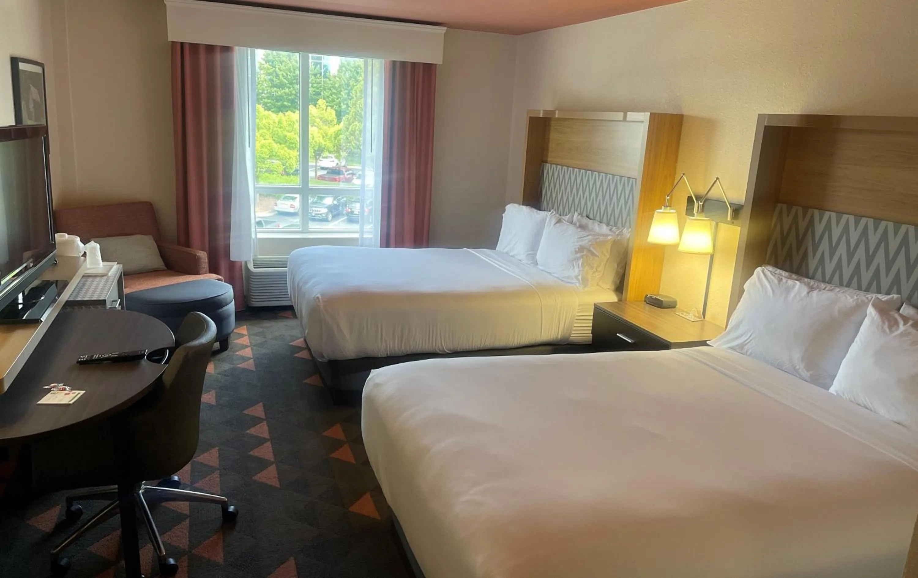 Photo of the whole room, Bed in Holiday Inn Atlanta-Gas South Arena Area by IHG