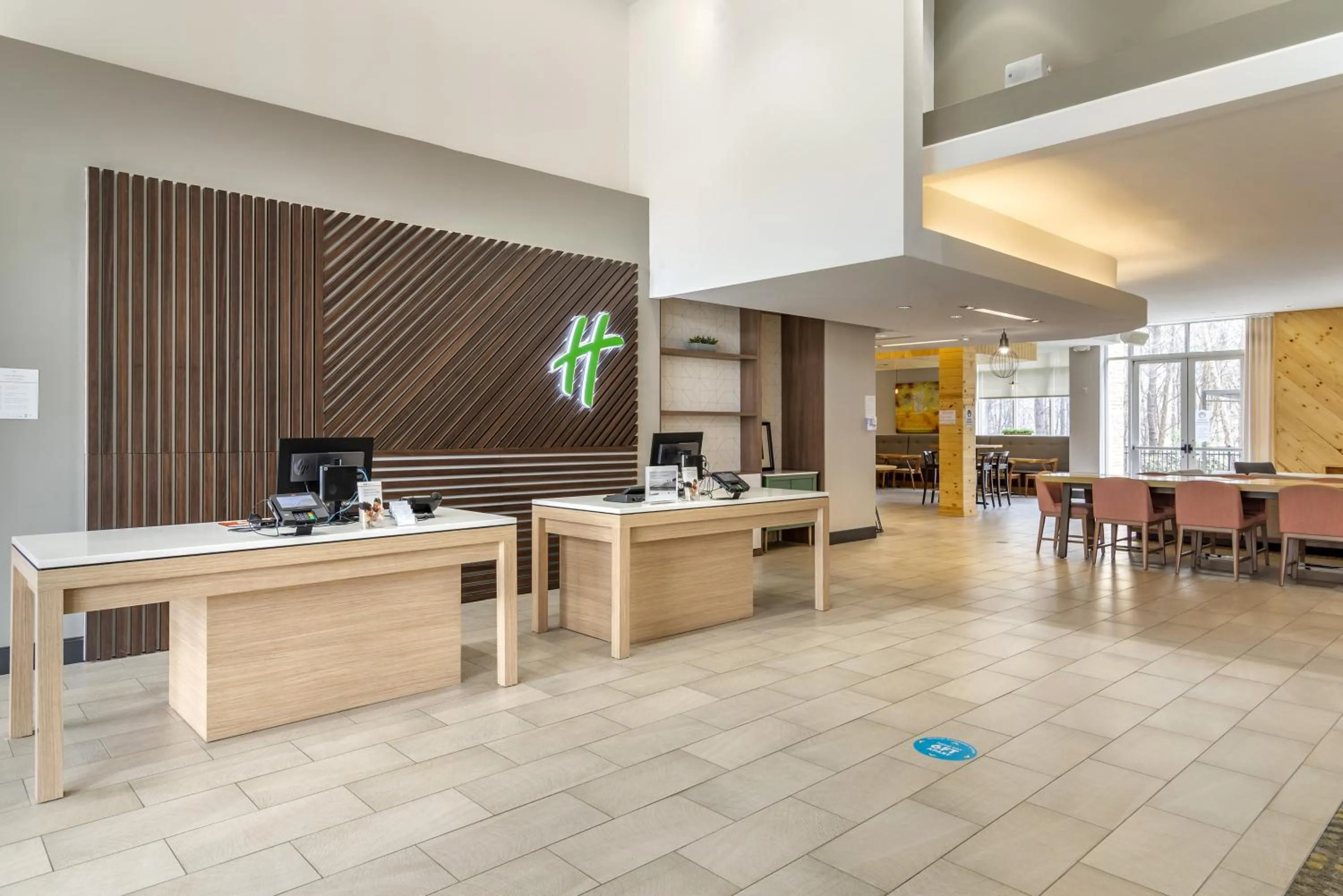 Property building in Holiday Inn Atlanta-Gas South Arena Area by IHG