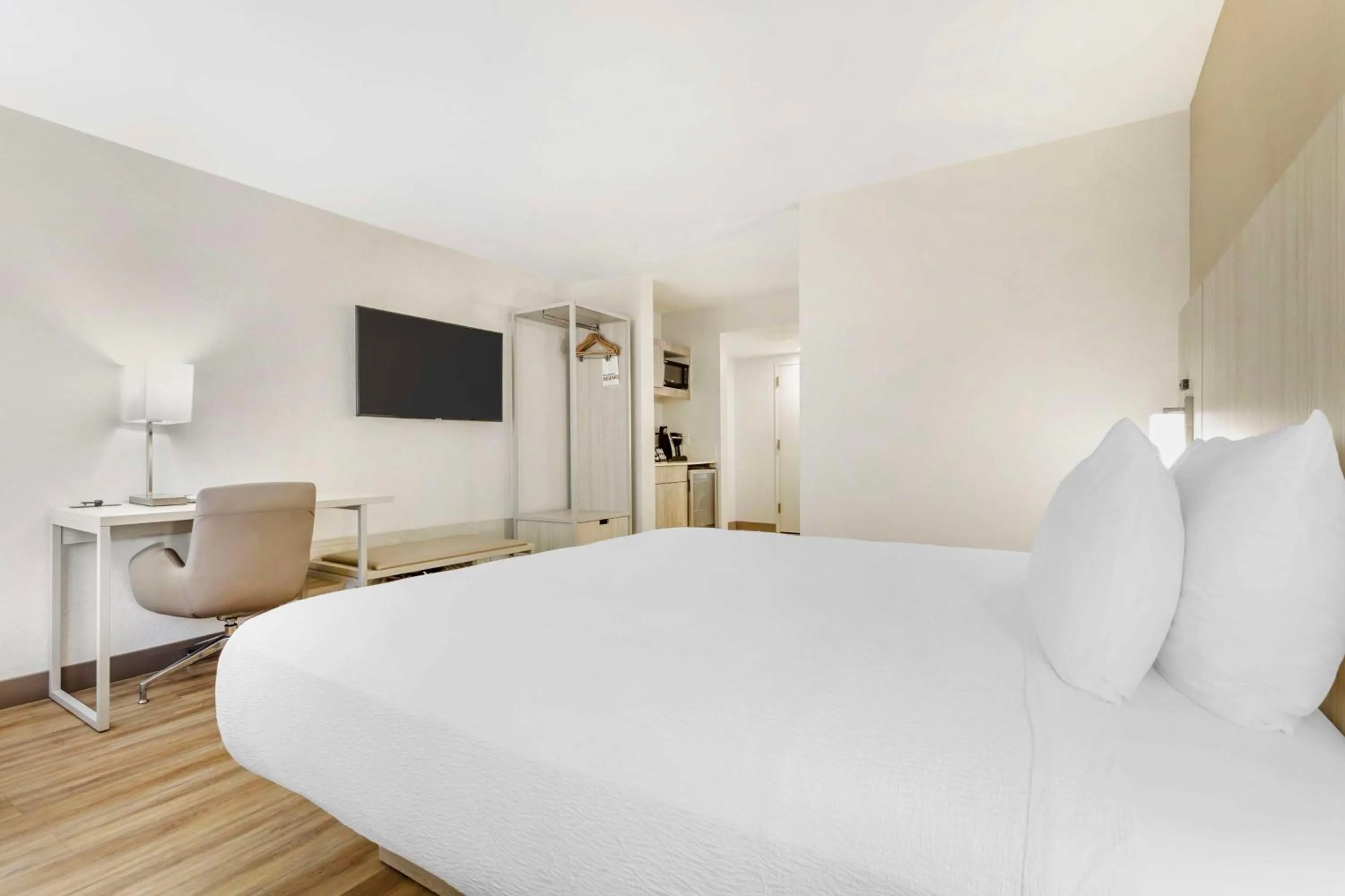 Bedroom, Bed in Best Western Plus Sugar Land-Stafford