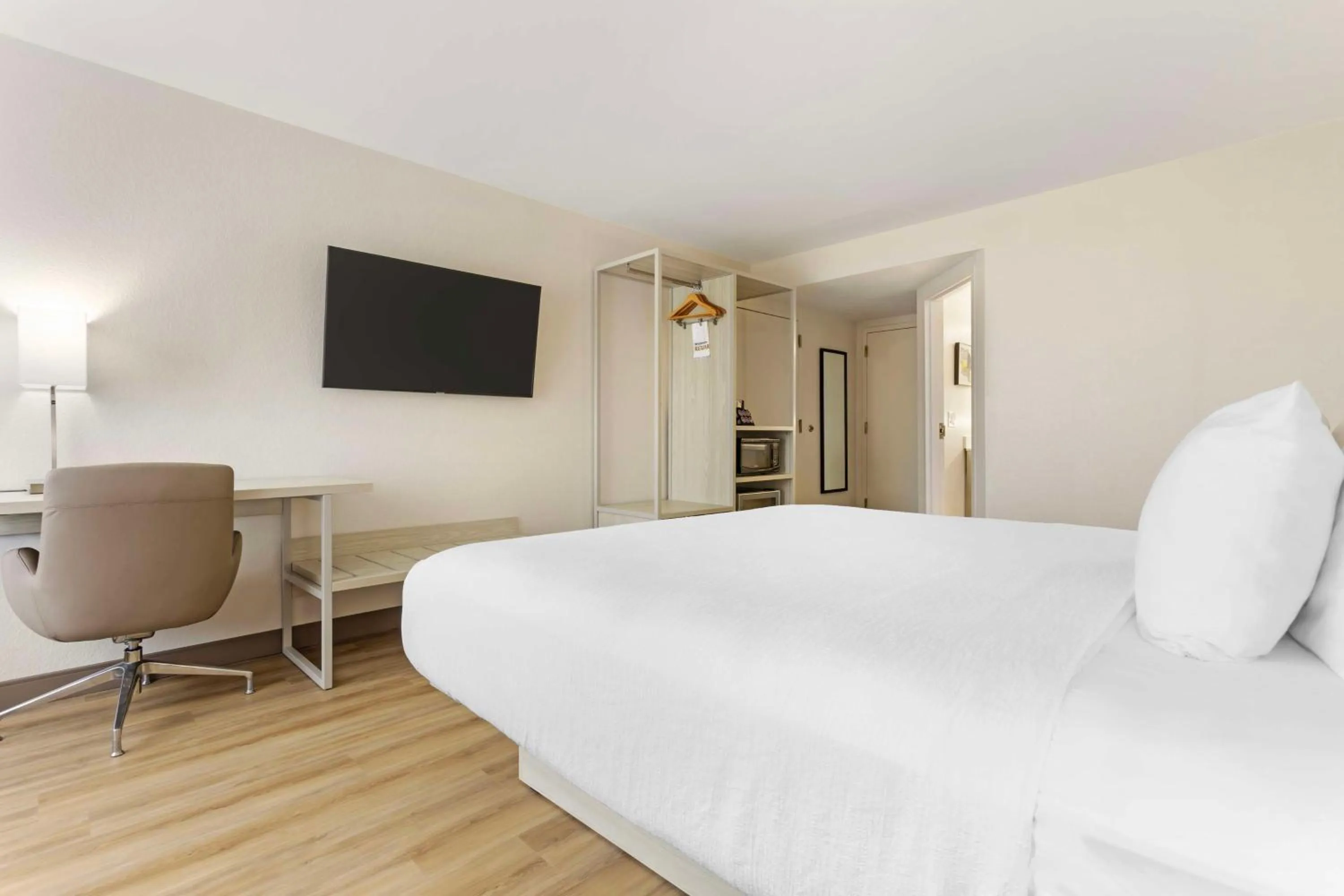 Bedroom, Bed in Best Western Plus Sugar Land-Stafford