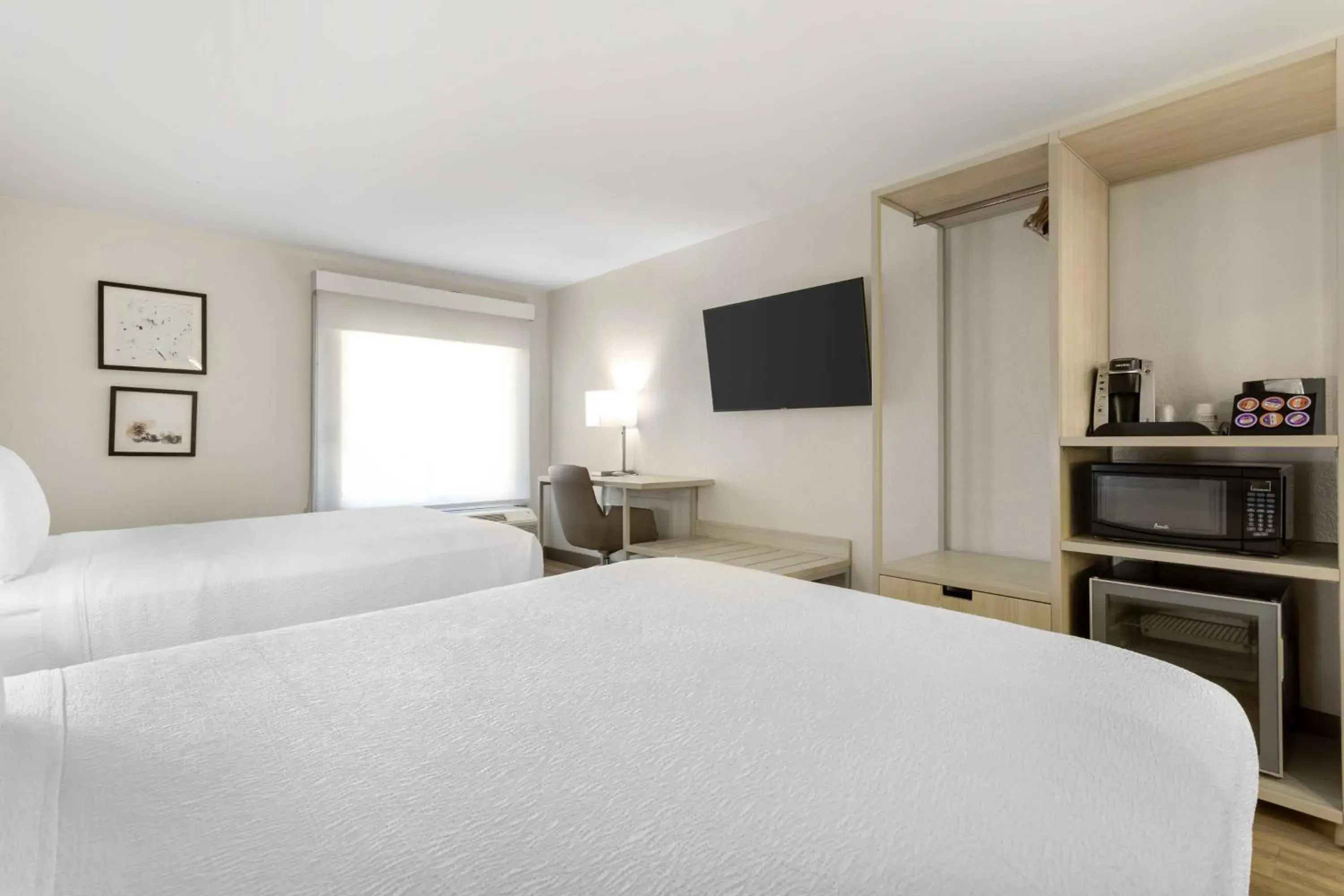 Queen Room with Two Queen Beds in Best Western Plus Sugar Land-Stafford Queen Room with Two Queen Beds in Best Western Plus Sugar Land-Stafford