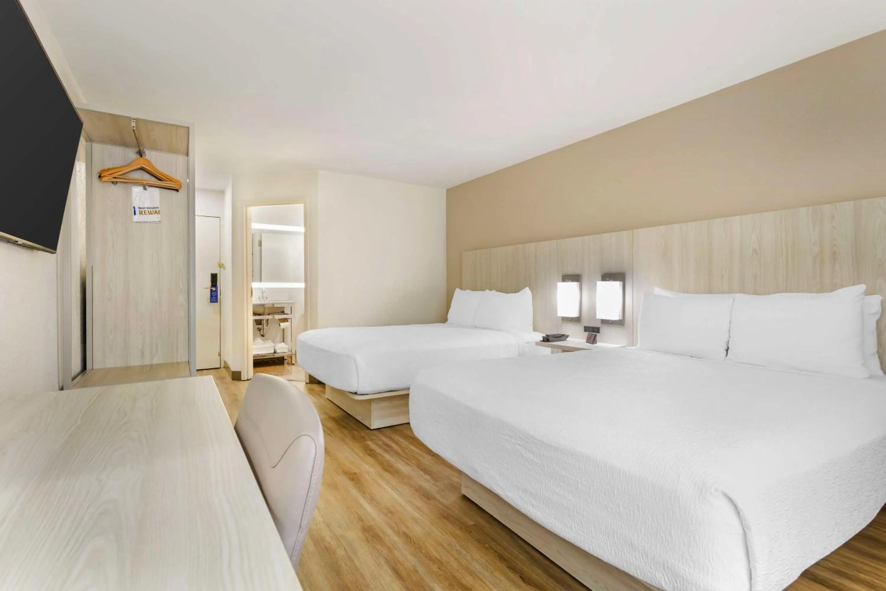 Bedroom, Bed in Best Western Plus Sugar Land-Stafford