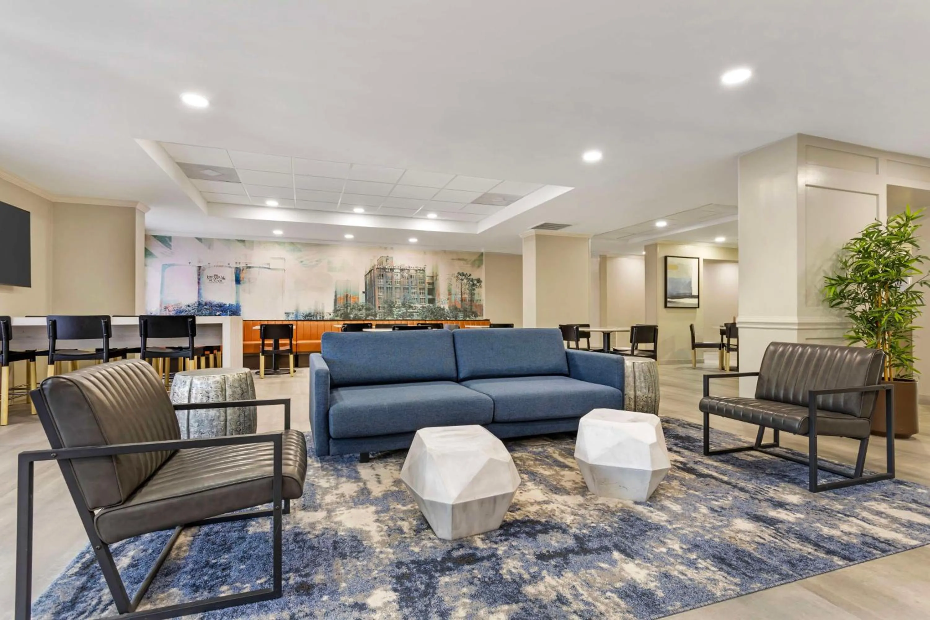 Lobby or reception in Best Western Plus Sugar Land-Stafford