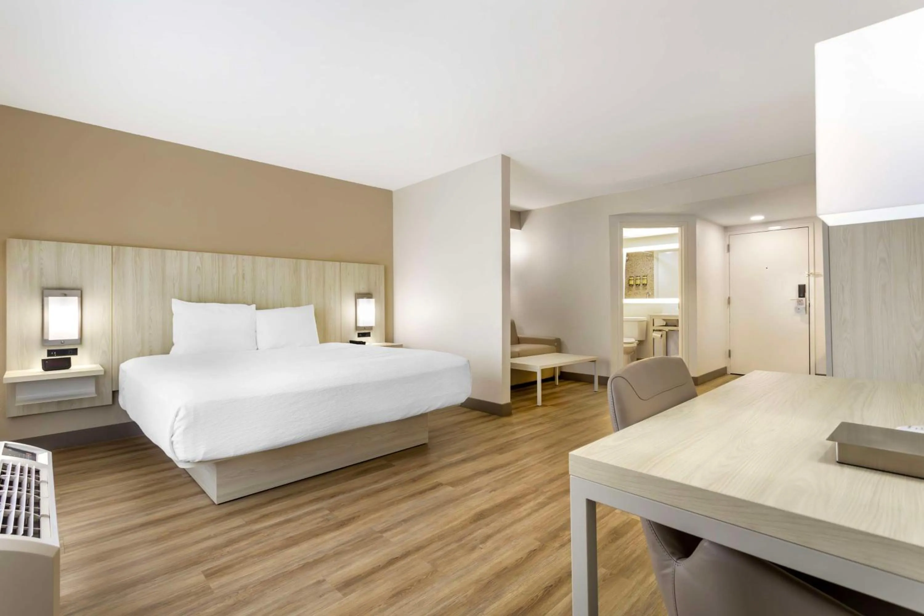 Bedroom, Bed in Best Western Plus Sugar Land-Stafford