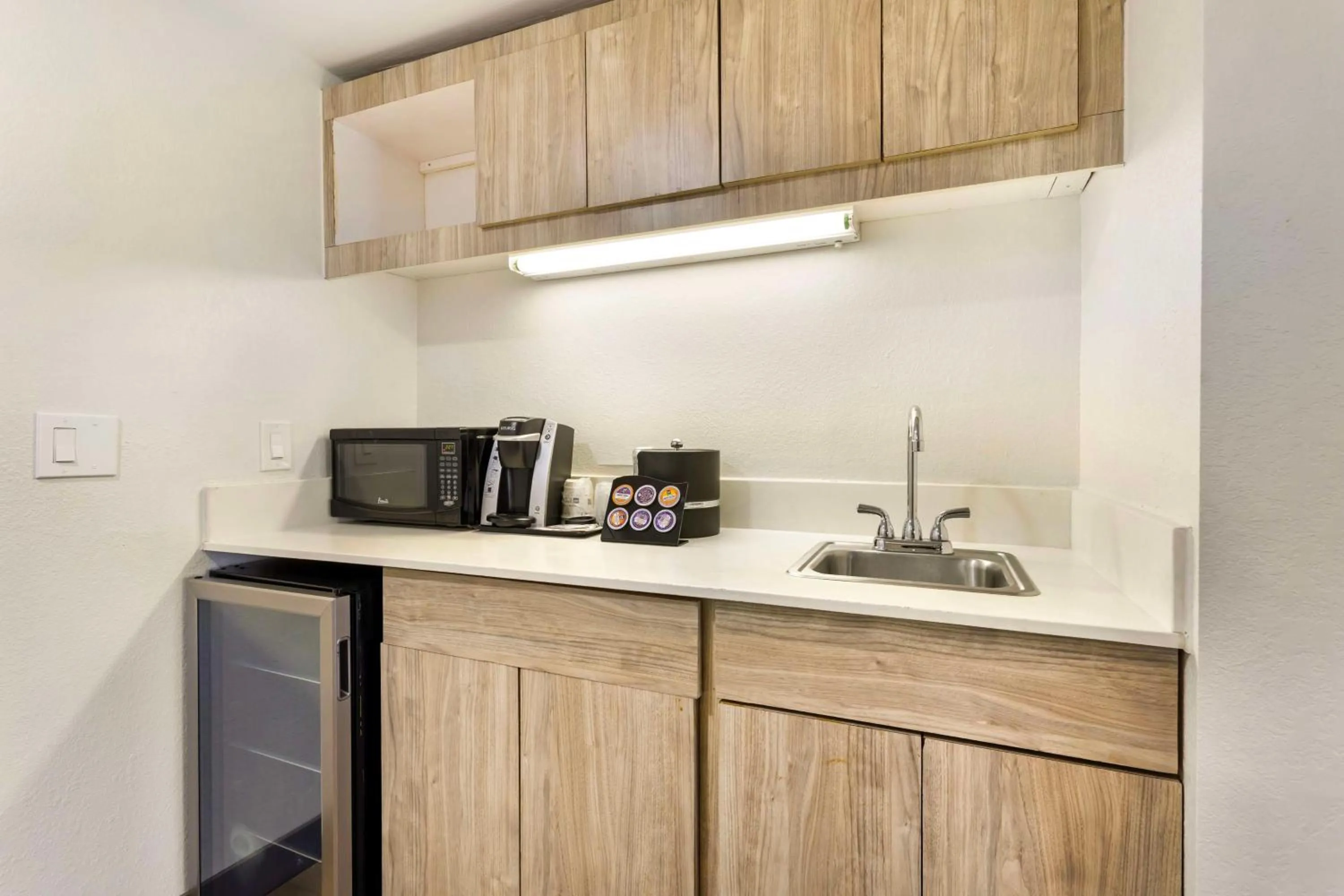 Bedroom in Best Western Plus Sugar Land-Stafford