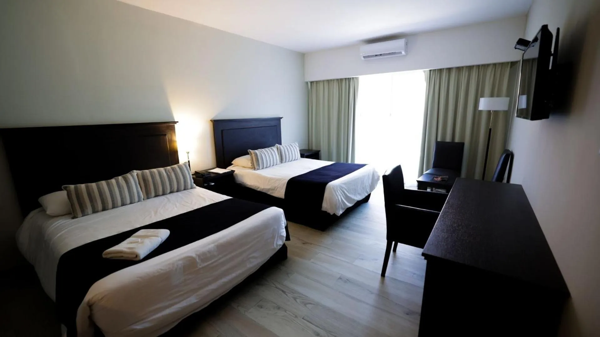 Bed in Howard Johnson Chascomus