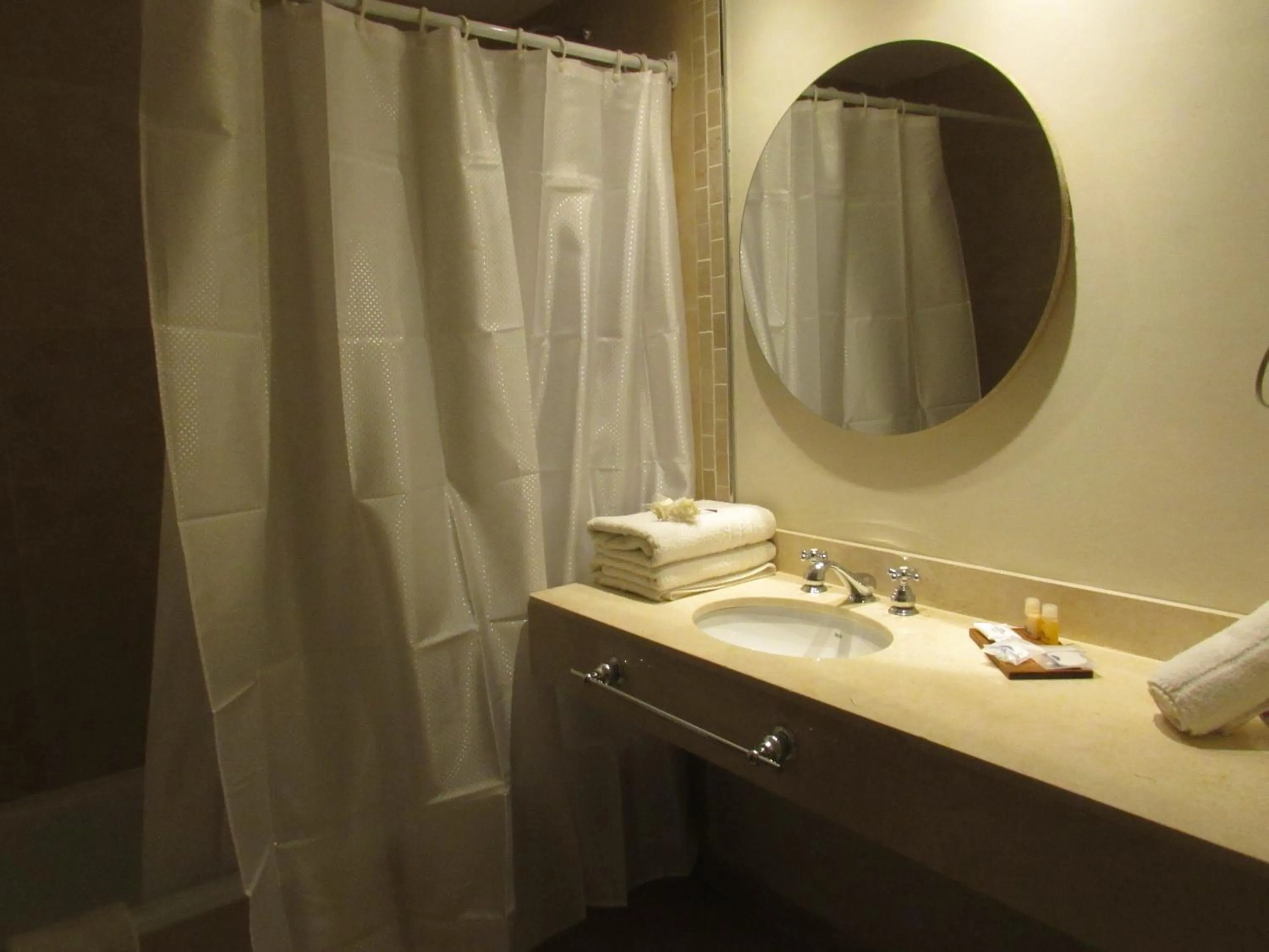 Bathroom in Howard Johnson Chascomus