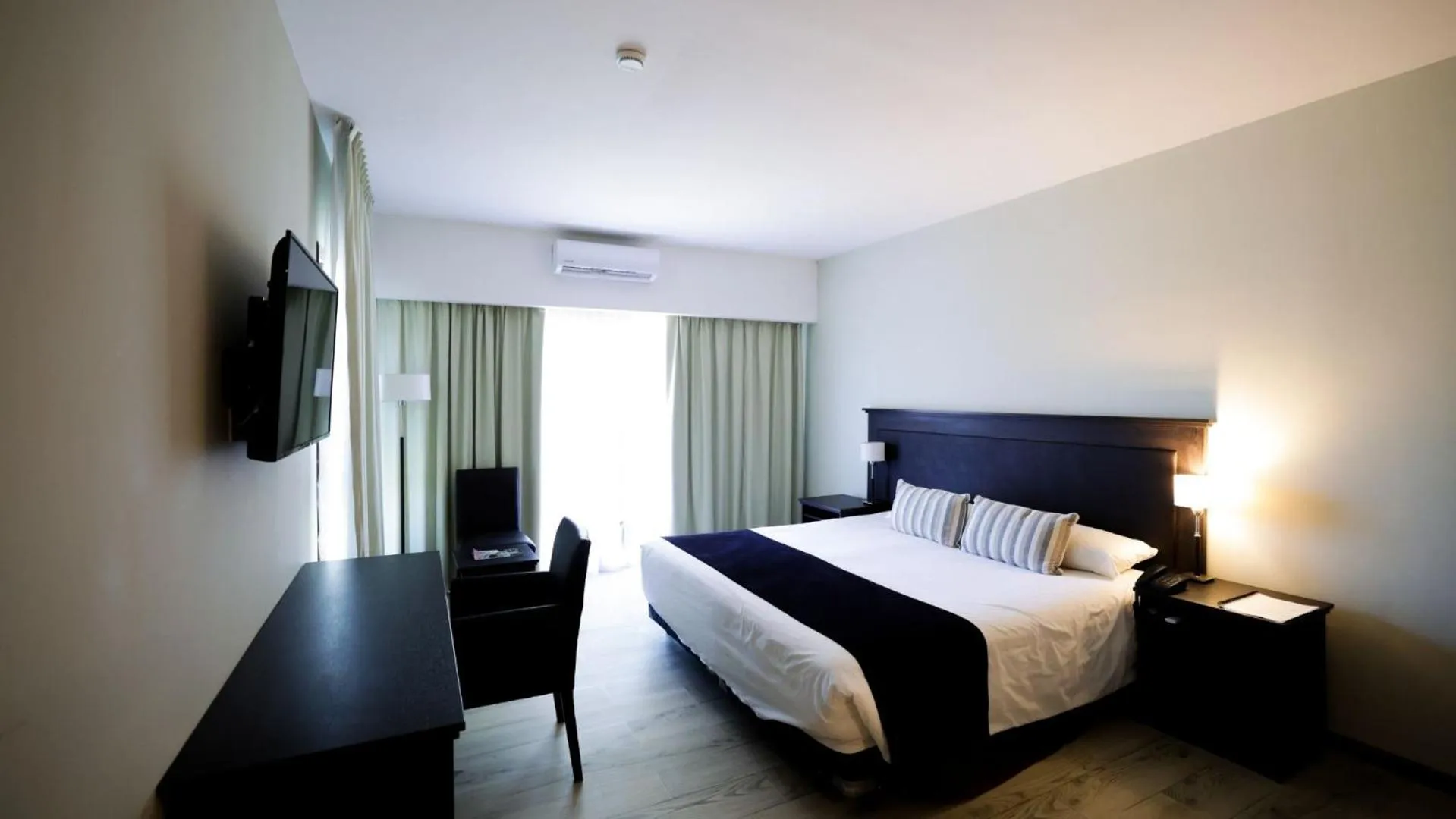 Bed in Howard Johnson Chascomus