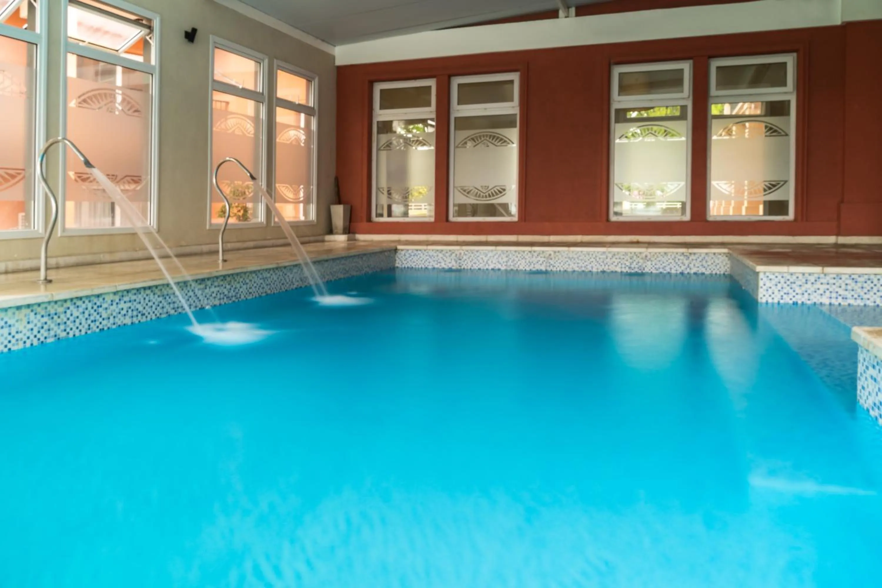 Swimming pool in Howard Johnson Chascomus