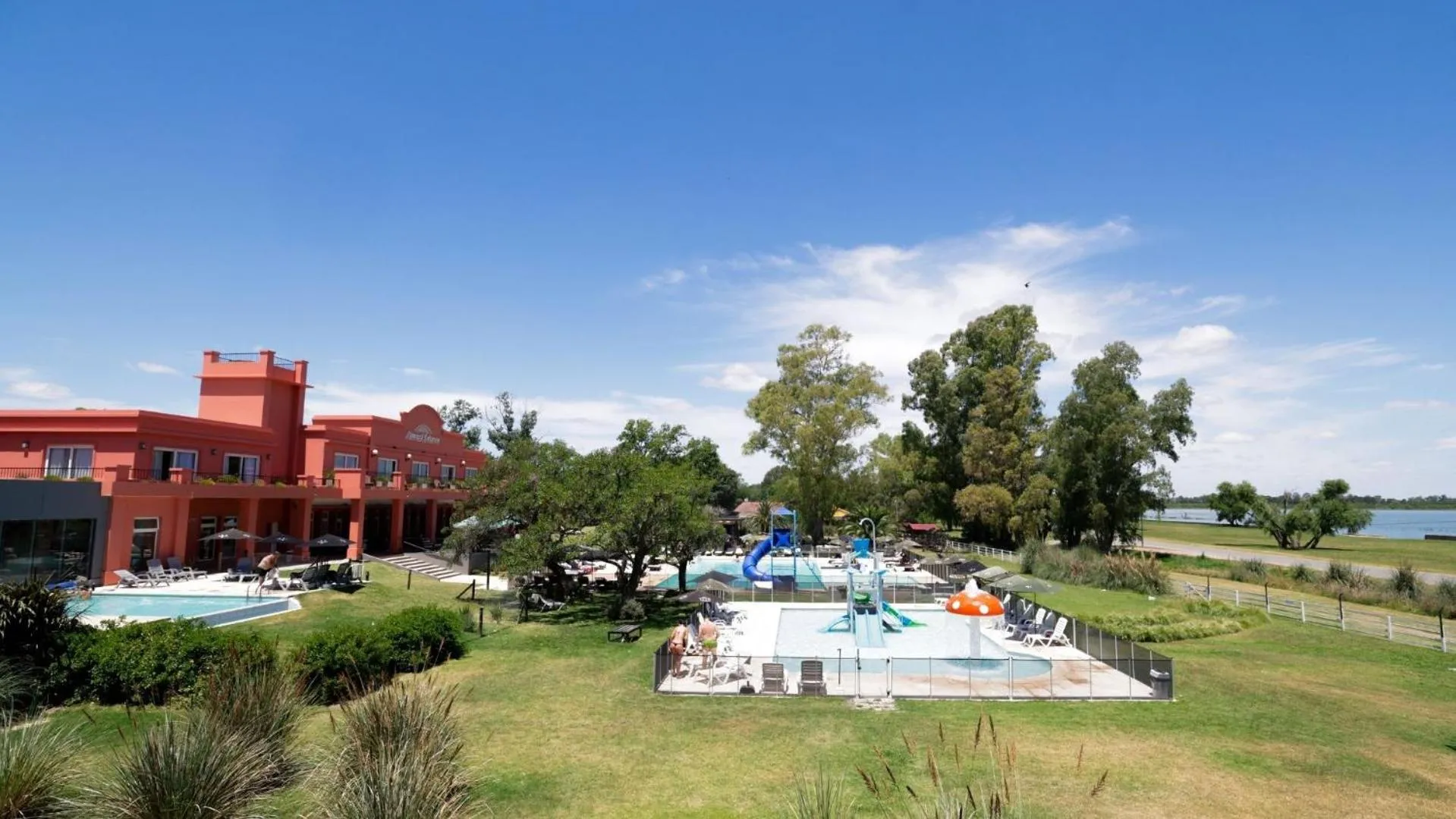 Spring in Howard Johnson Chascomus