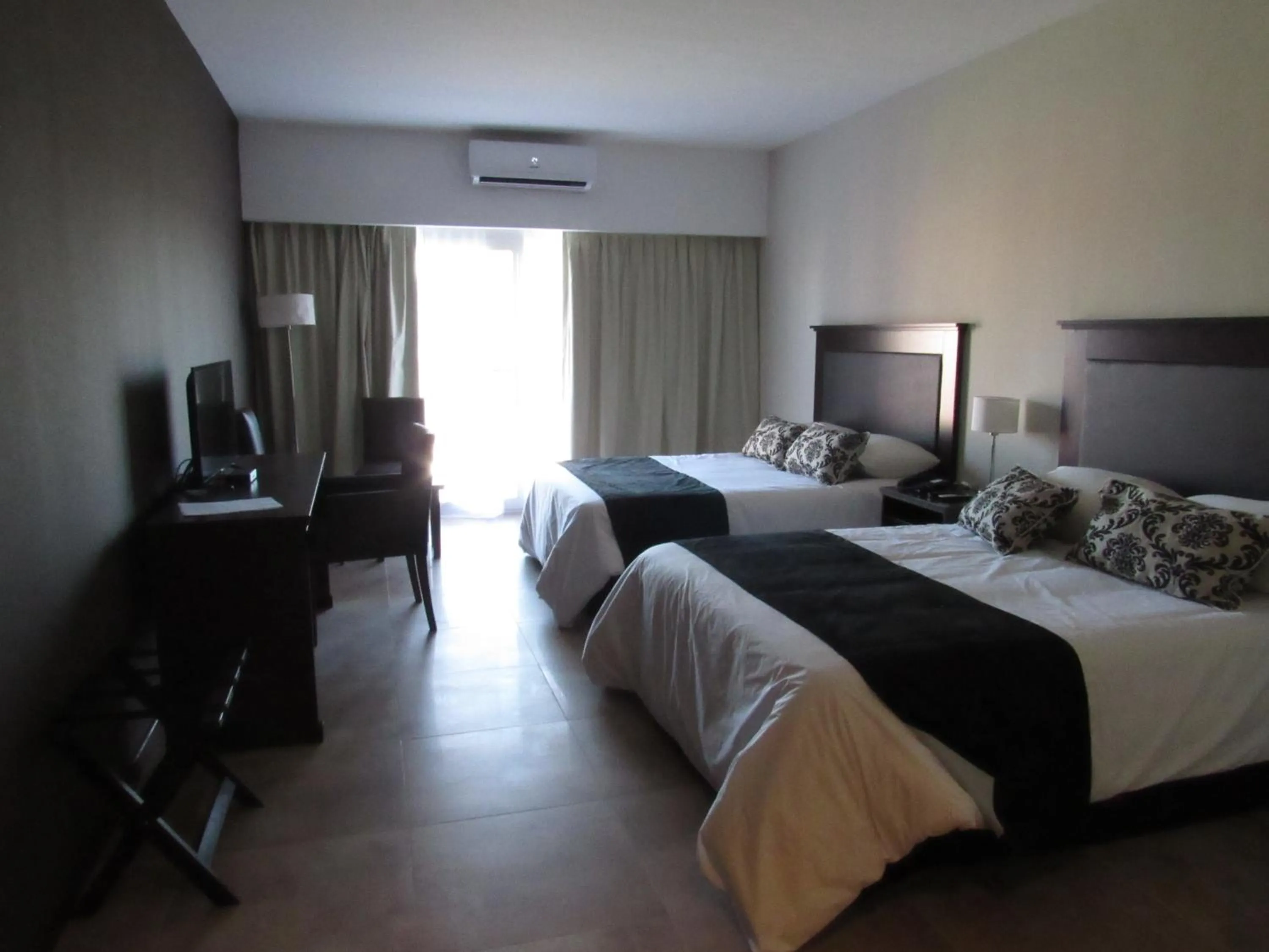 Bedroom, Bed in Howard Johnson Chascomus